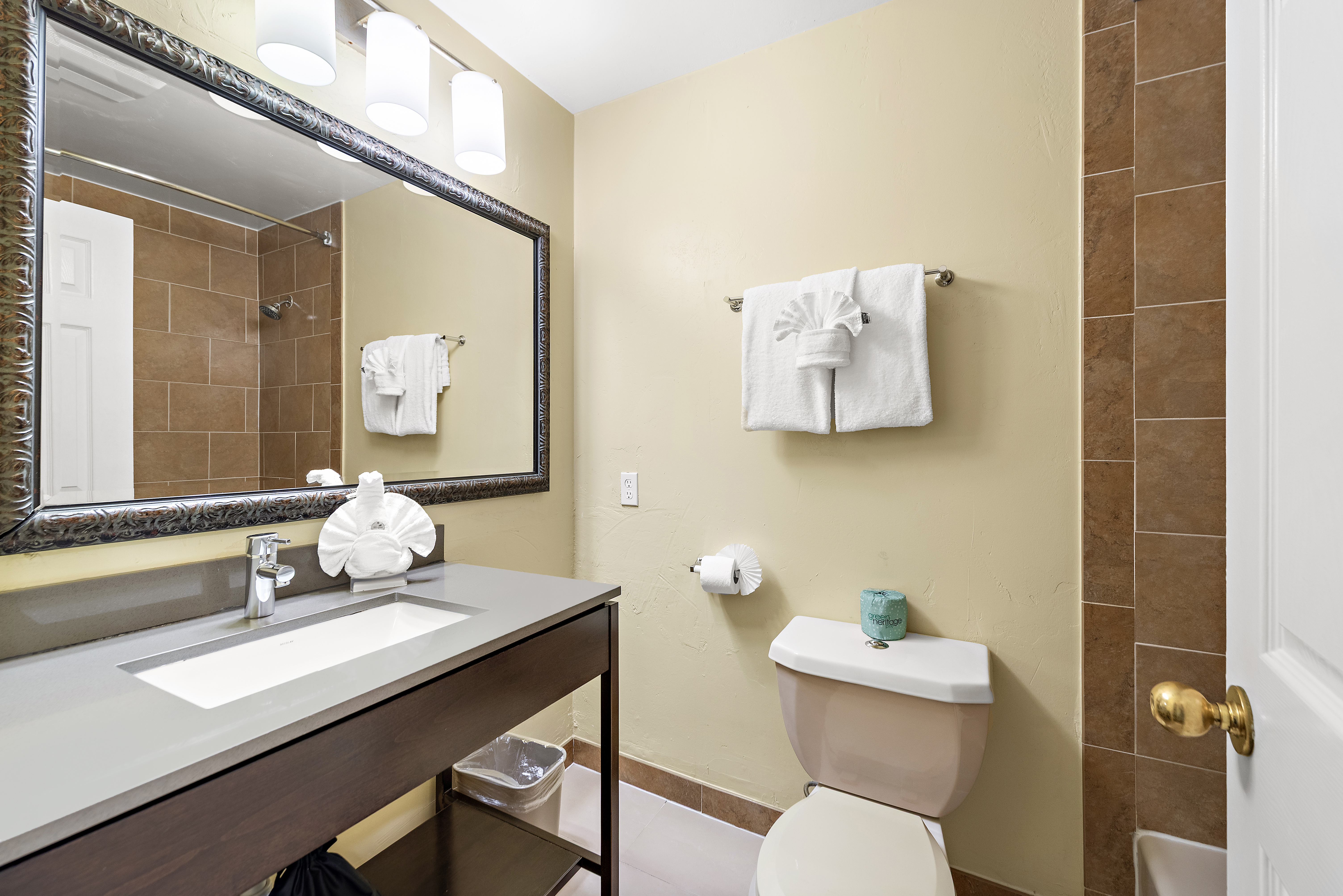 Double Deluxe Queen Bed