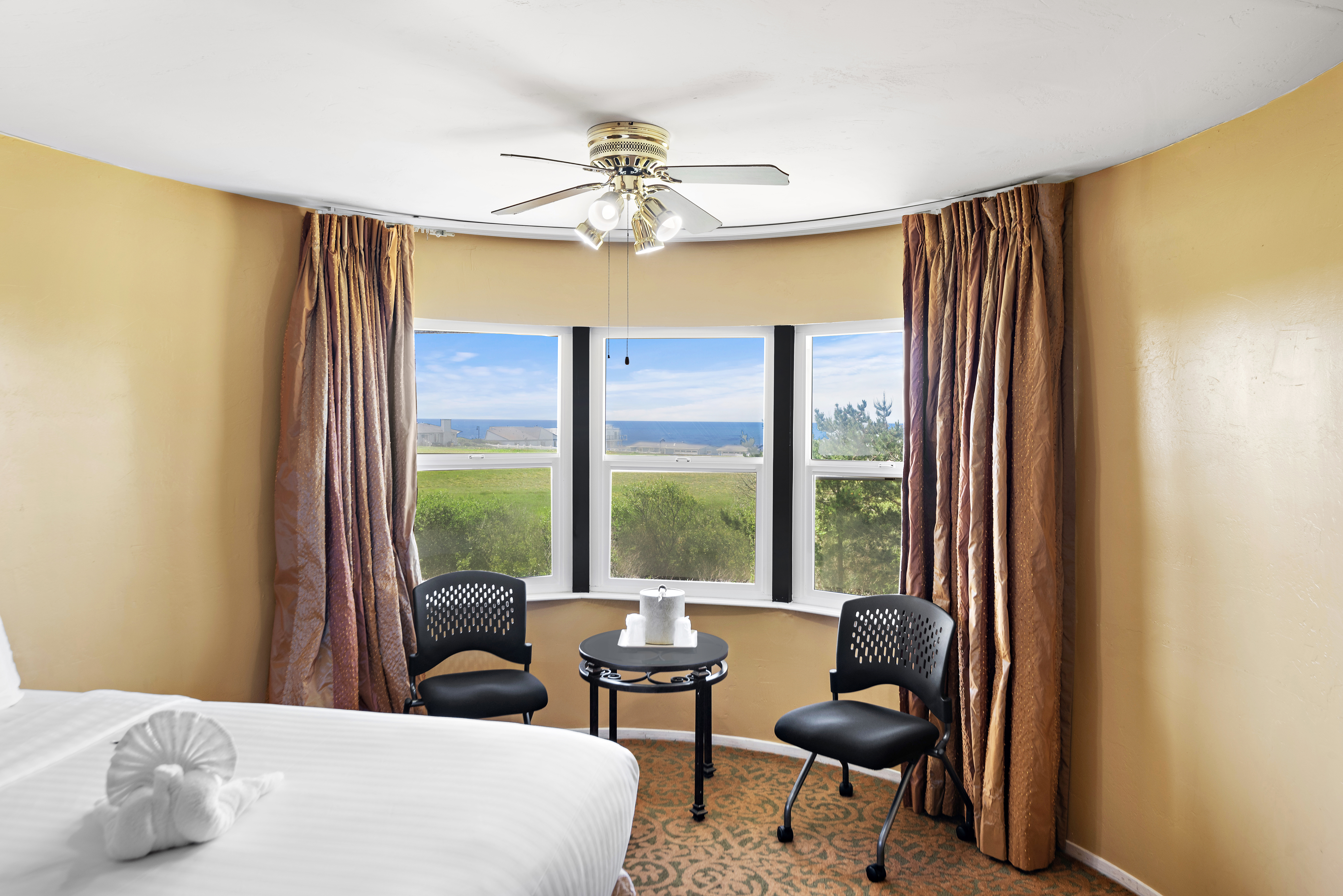 Room Partial Ocean View King Bed