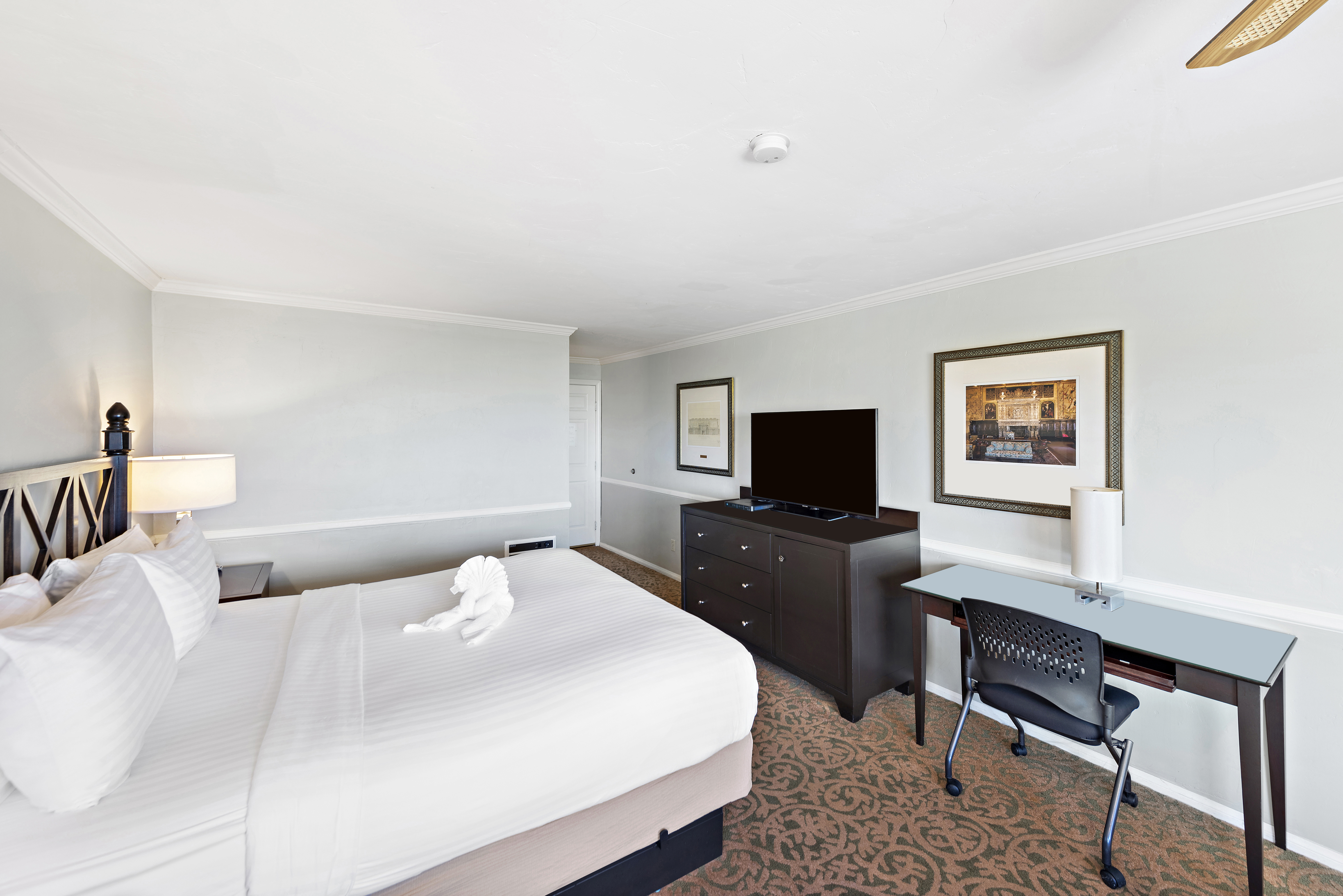 Room Partial Ocean View King Bed