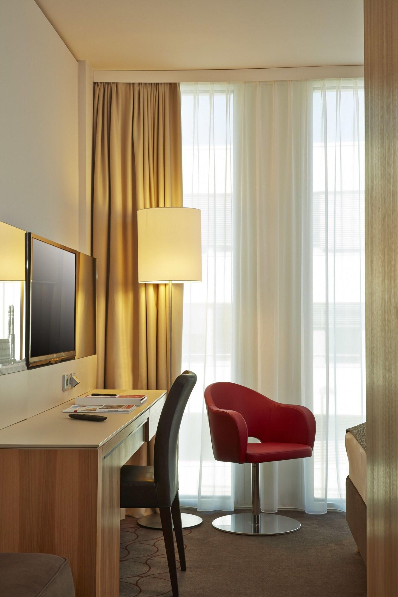 Double Deluxe Two Beds