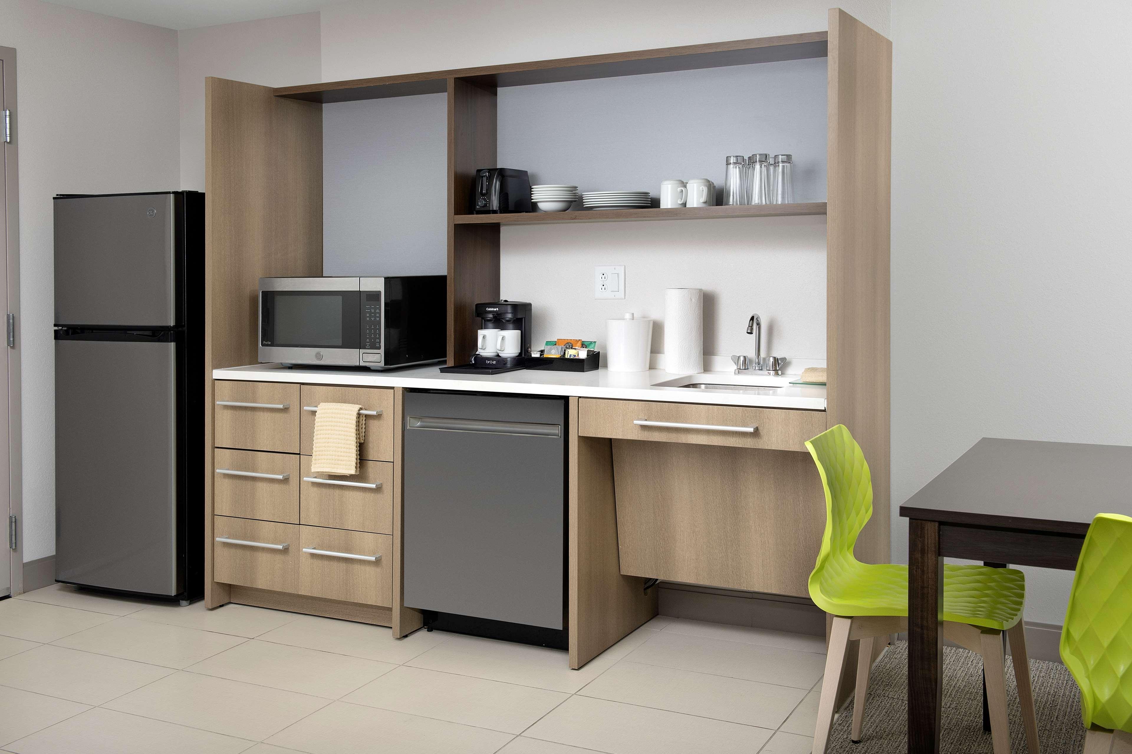 Suite Accessible King Size Bed