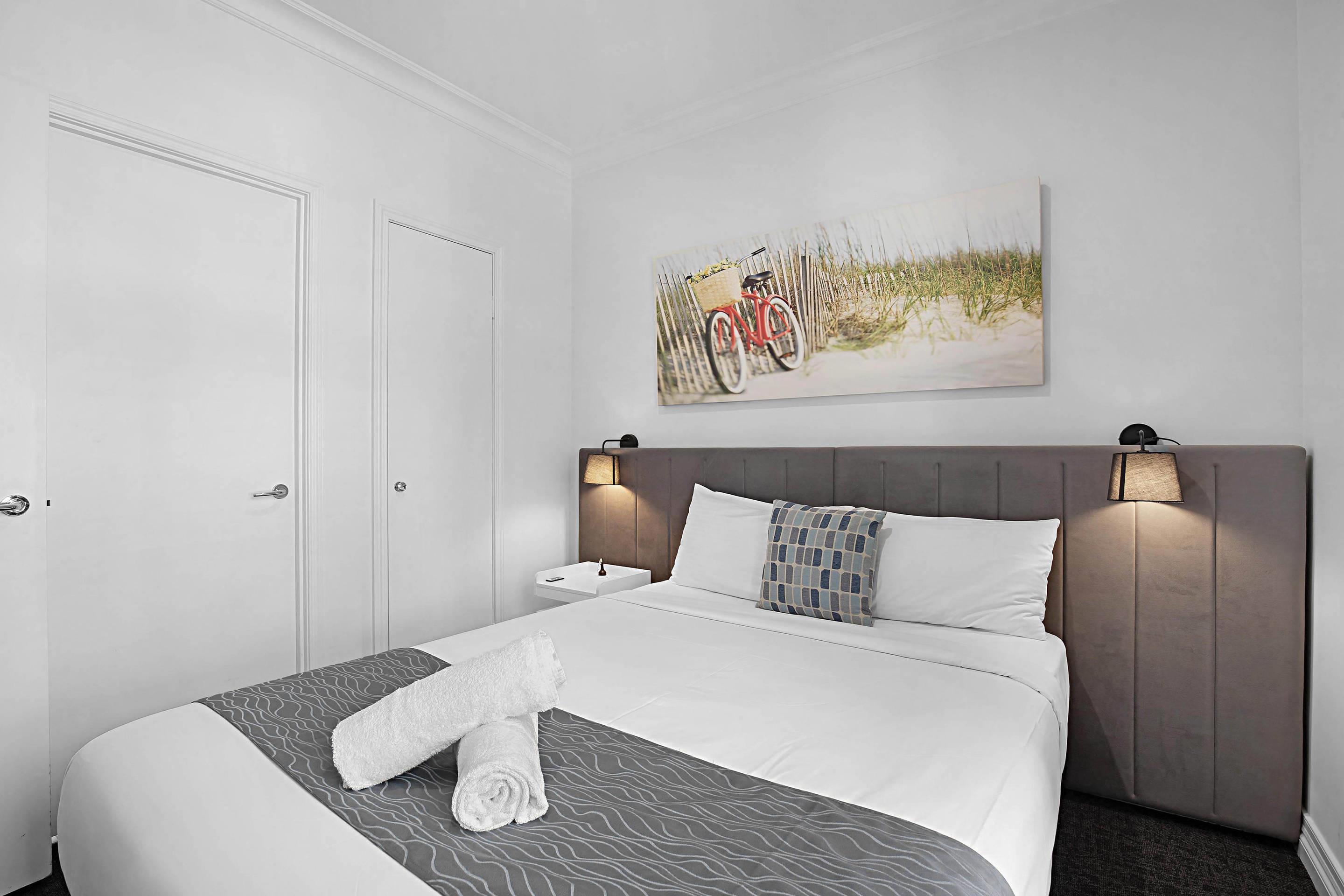 Apartment Queen Size Bed