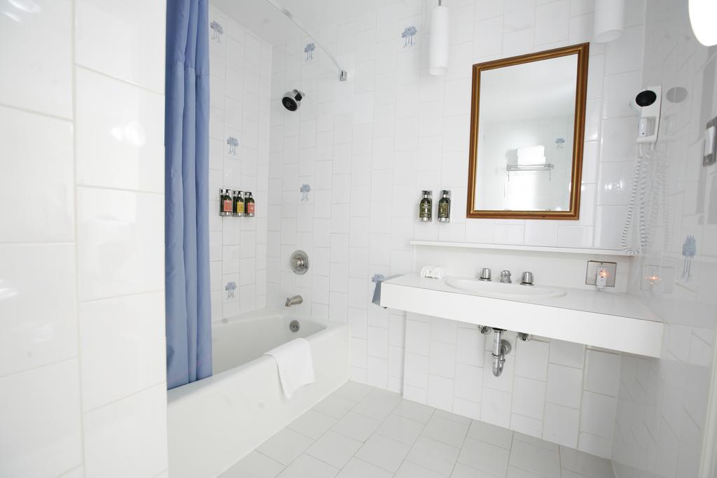 Room Two Double Beds