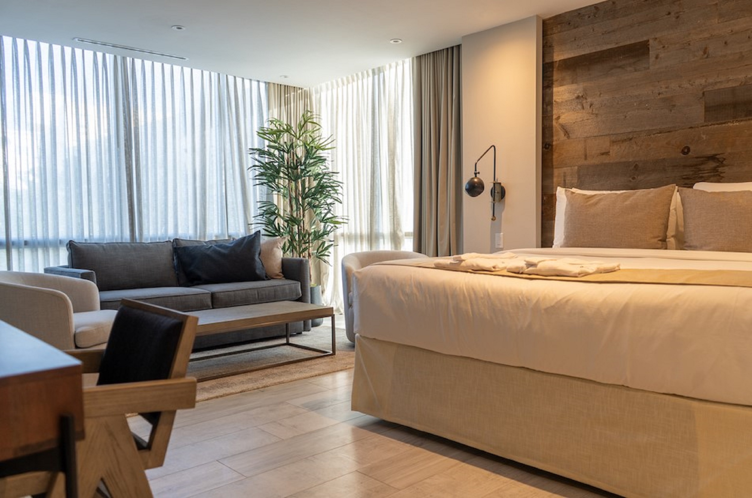 Suite Deluxe King Bed