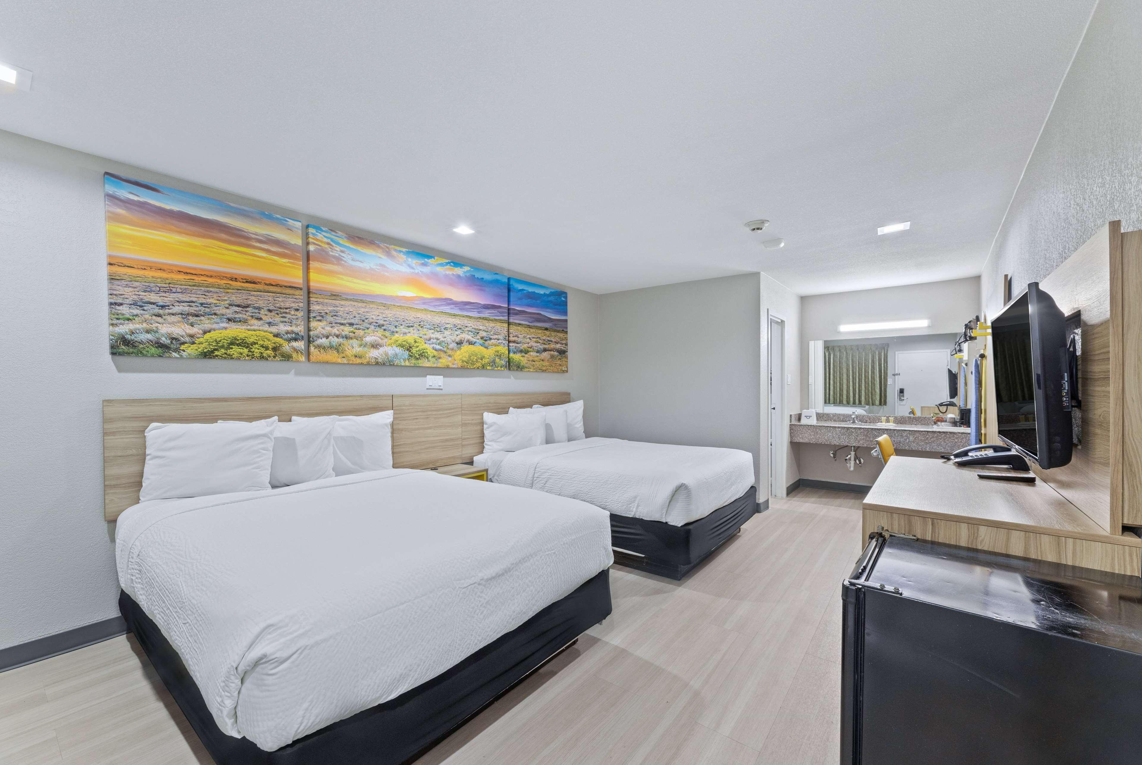 Quadruple Two Queen Beds