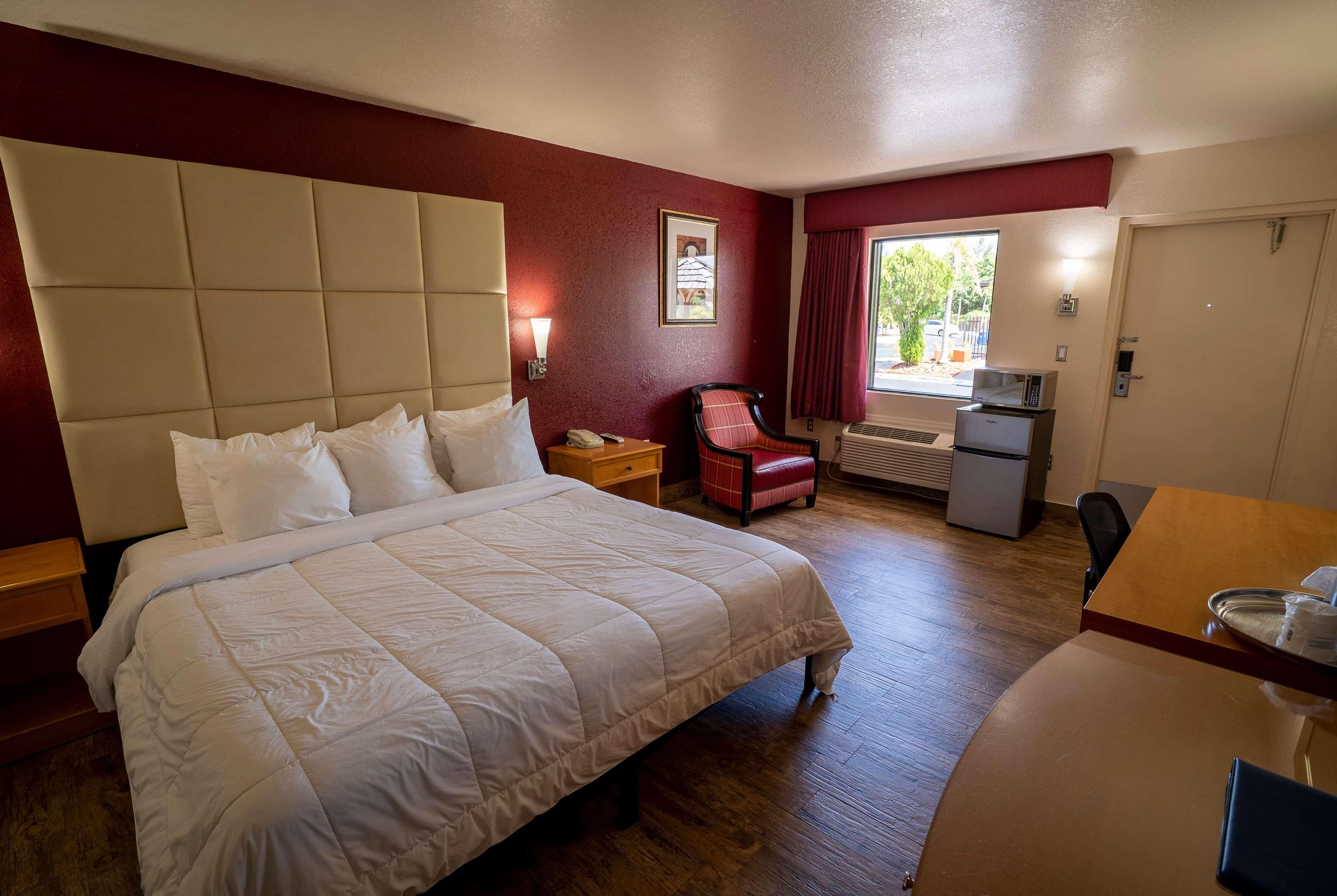 Room King Bed Non Smoking