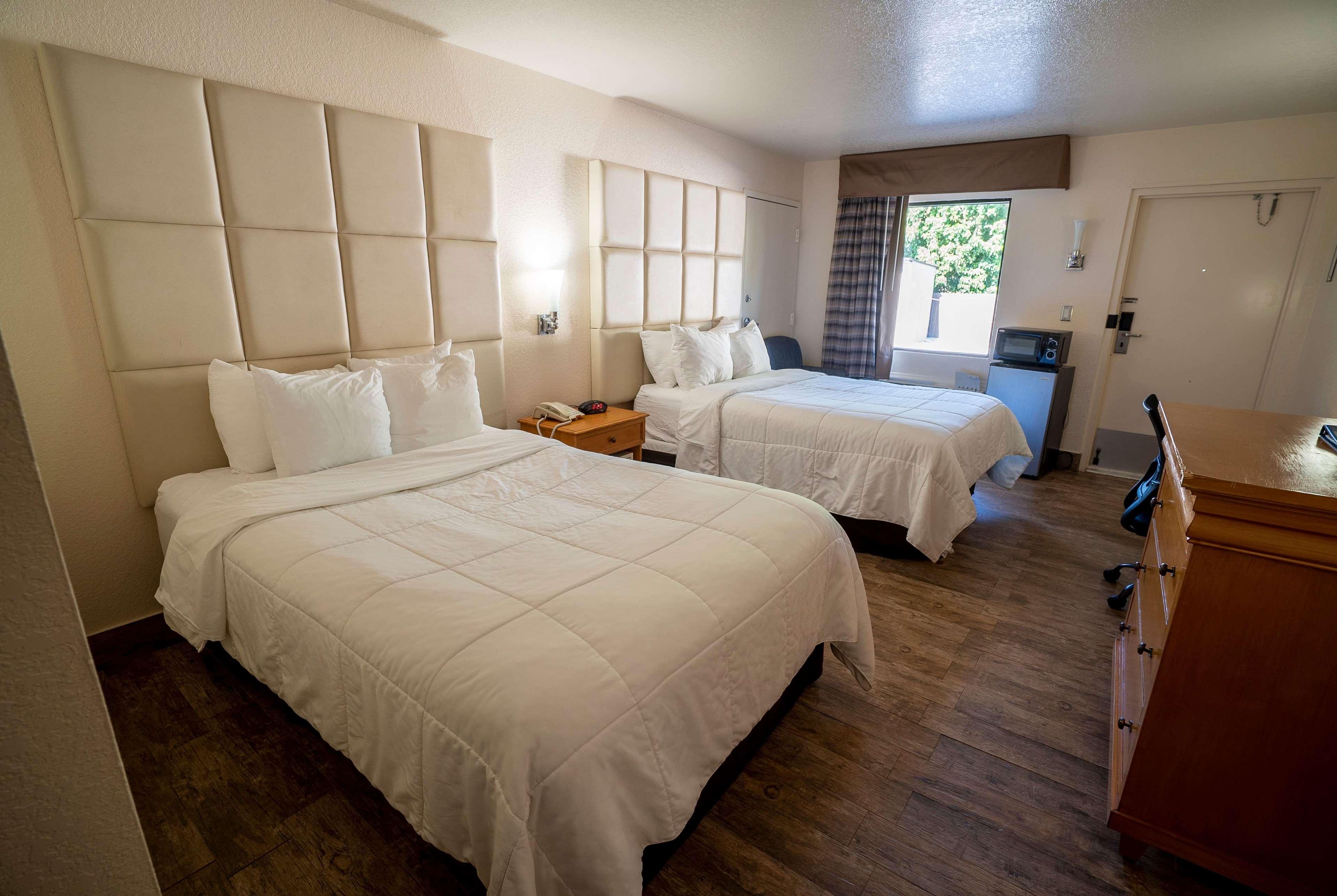 Room Two Double Beds