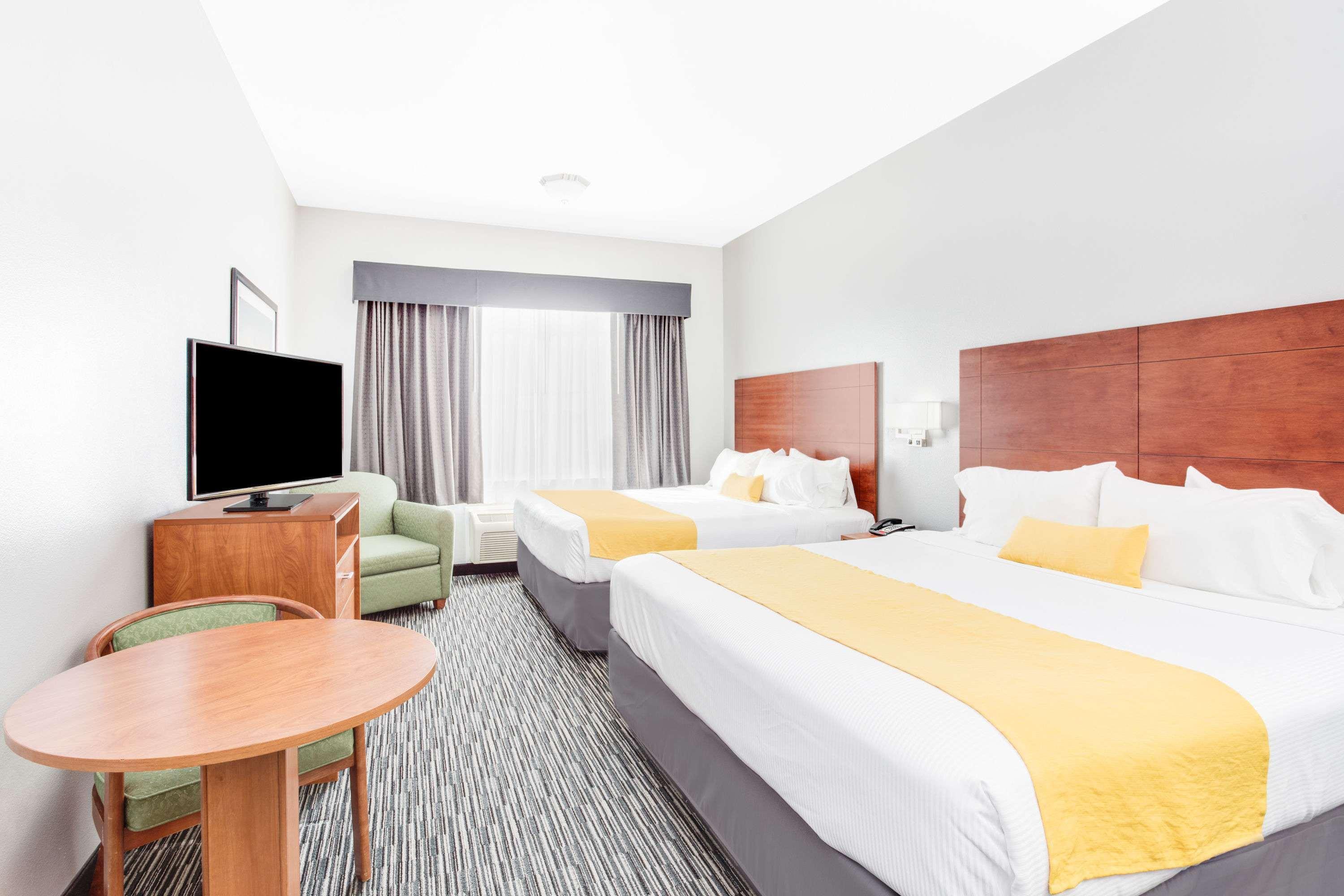 Quadruple Two King Beds