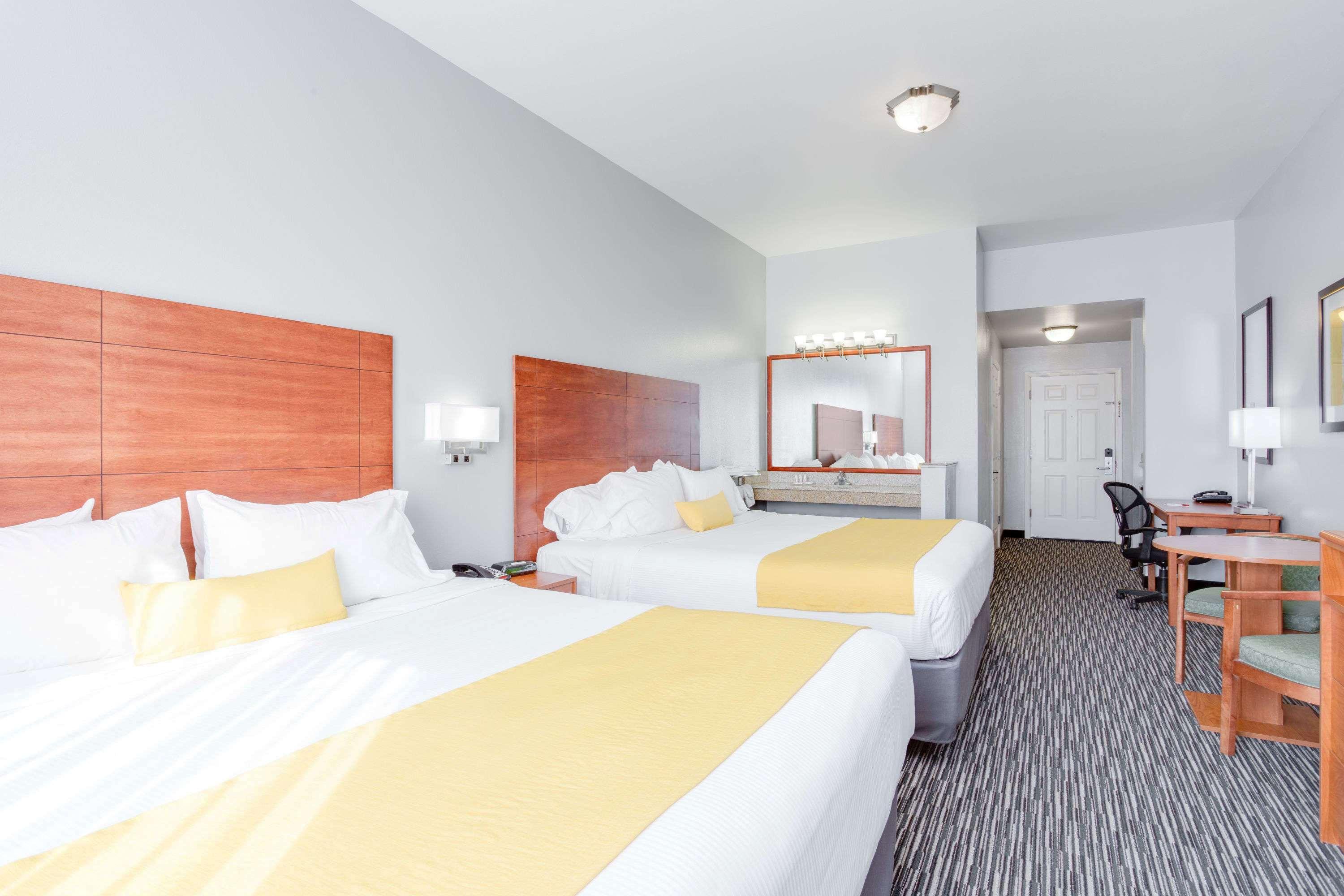 Quadruple Two King Beds