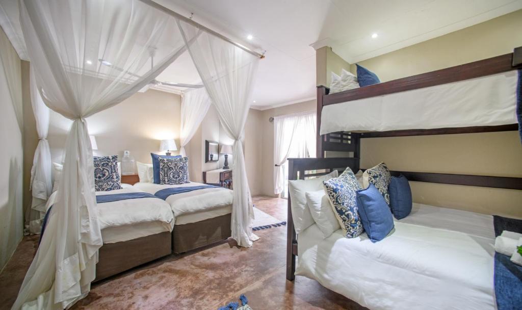 Family Room King Bed Two Bedrooms