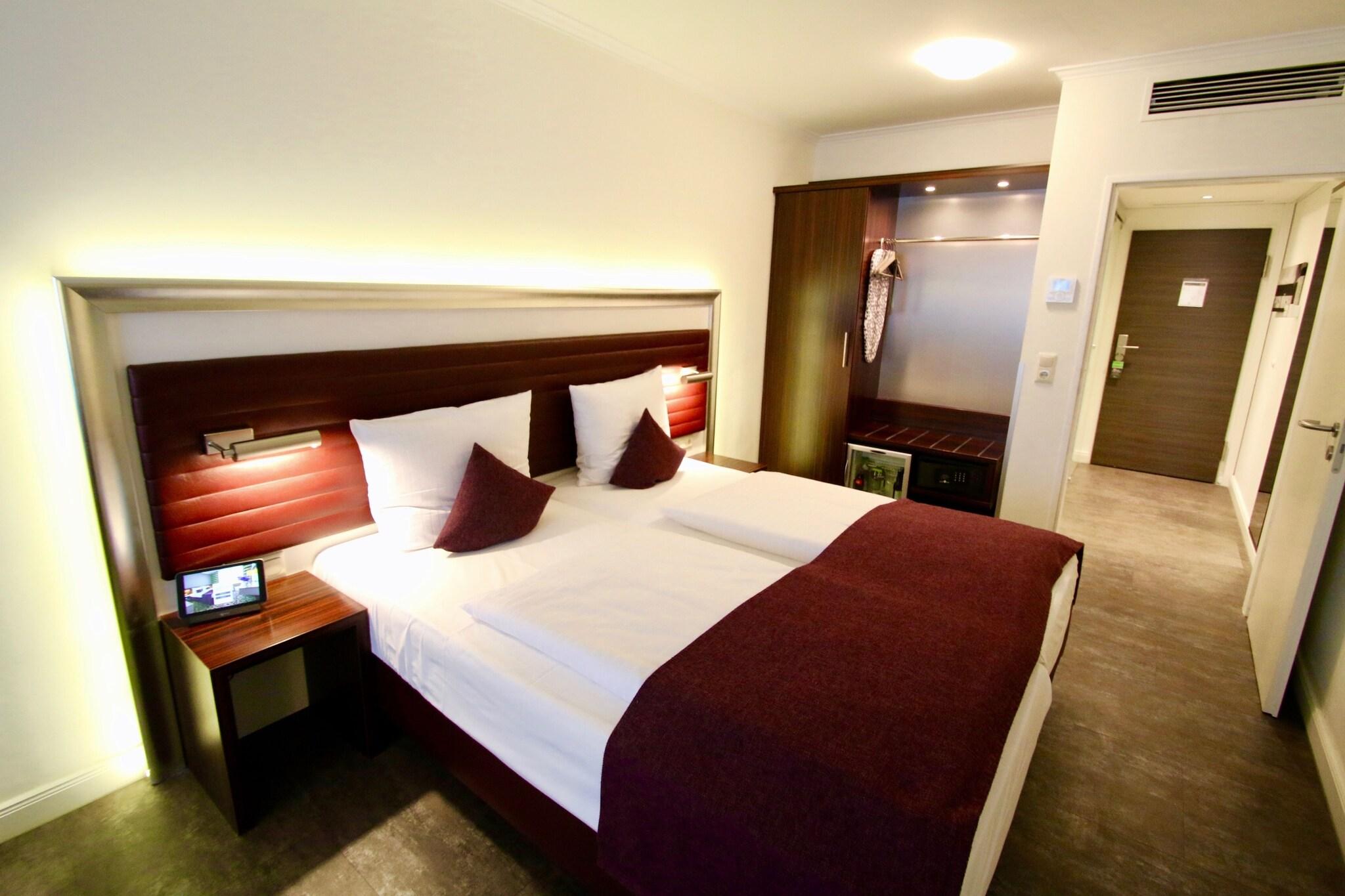 Double Deluxe King Bed