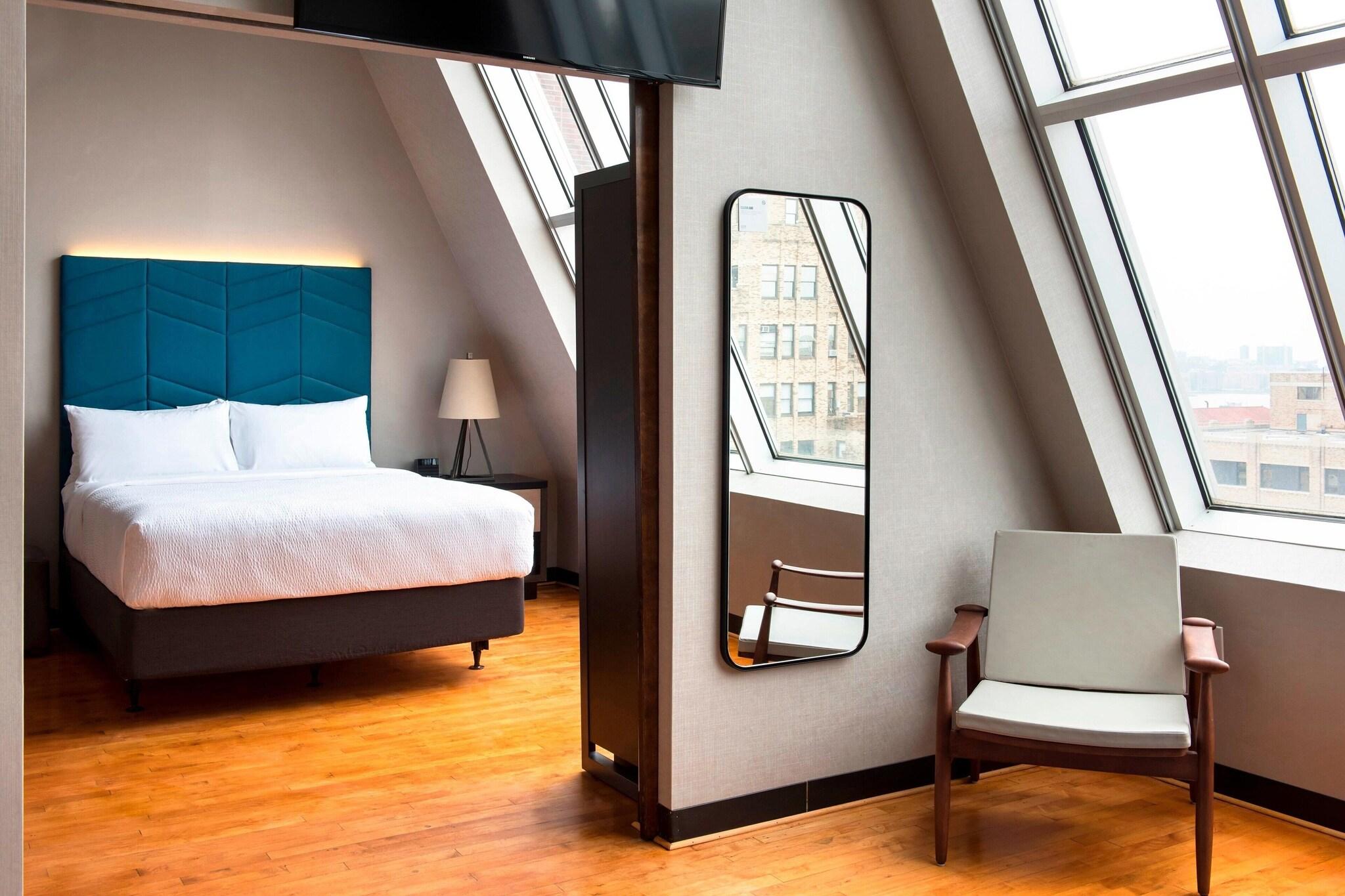 Suite Queen Size Bed