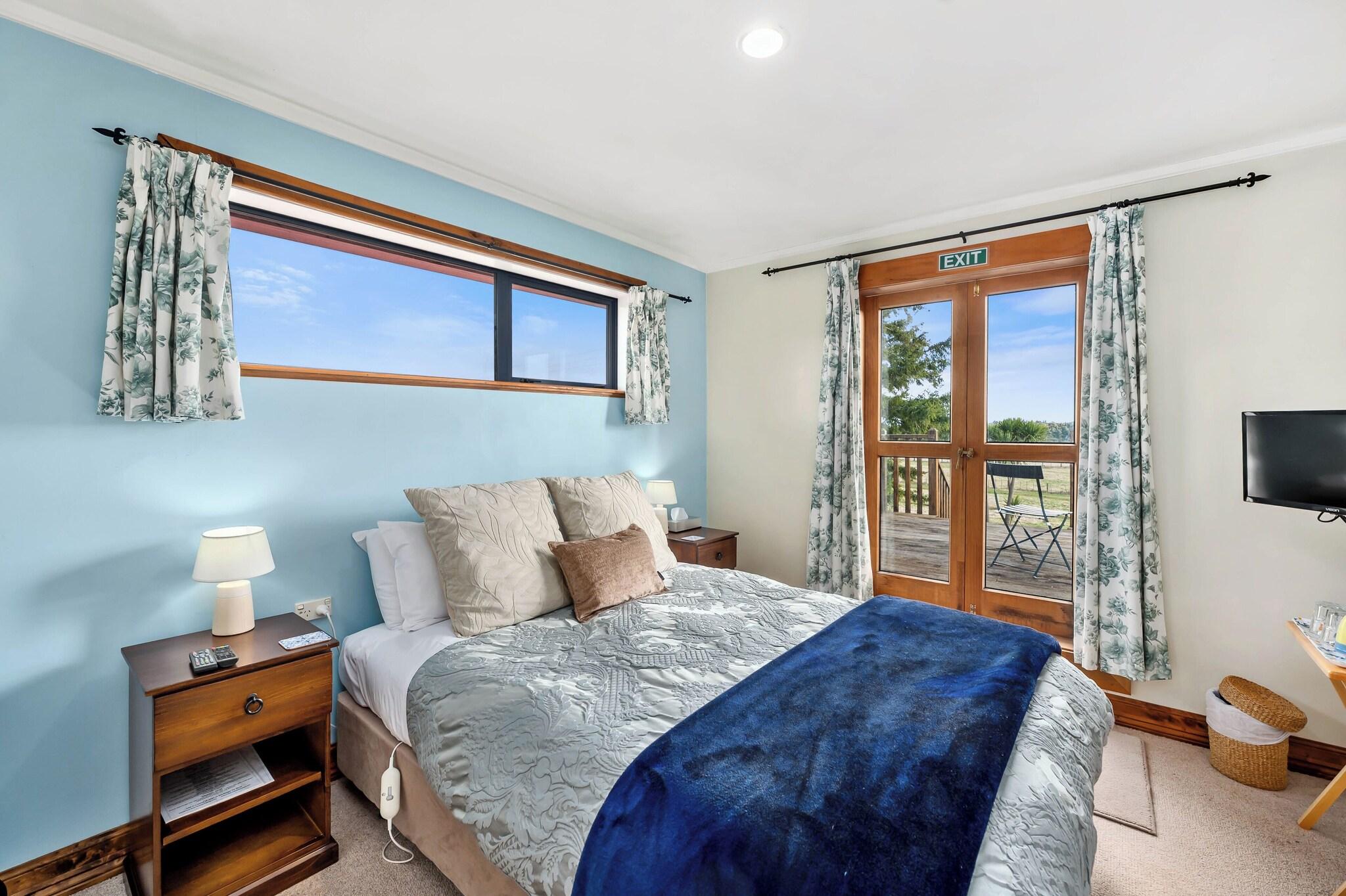 Double Queen Size Bed