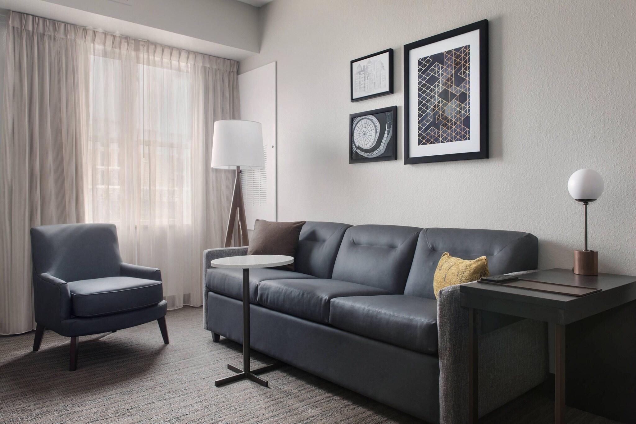 Studio Accessible King Size Bed