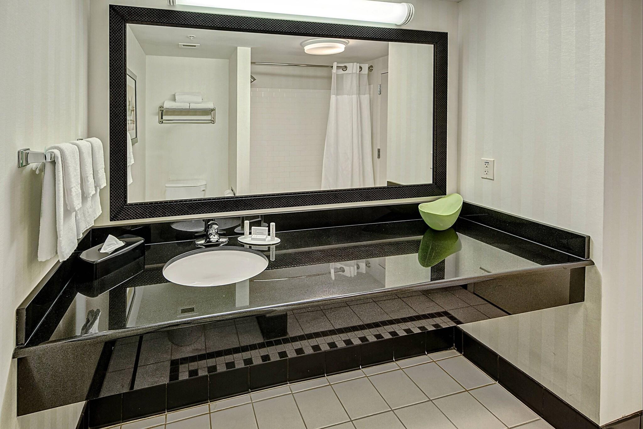 Studio Two Queen Beds