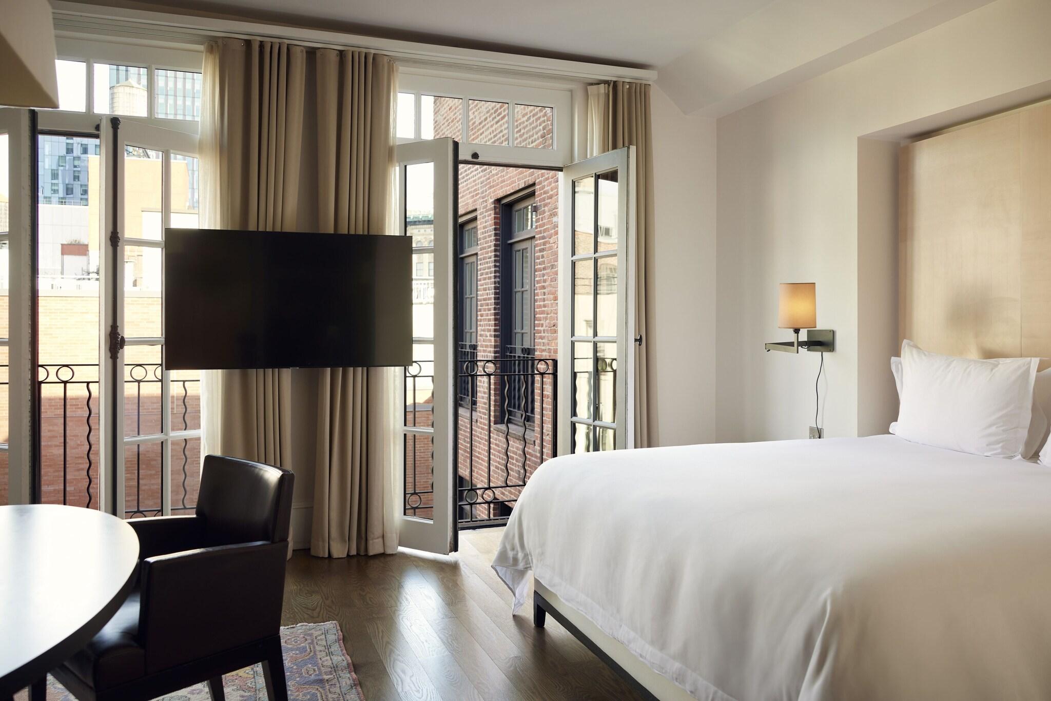 Studio Deluxe King Bed