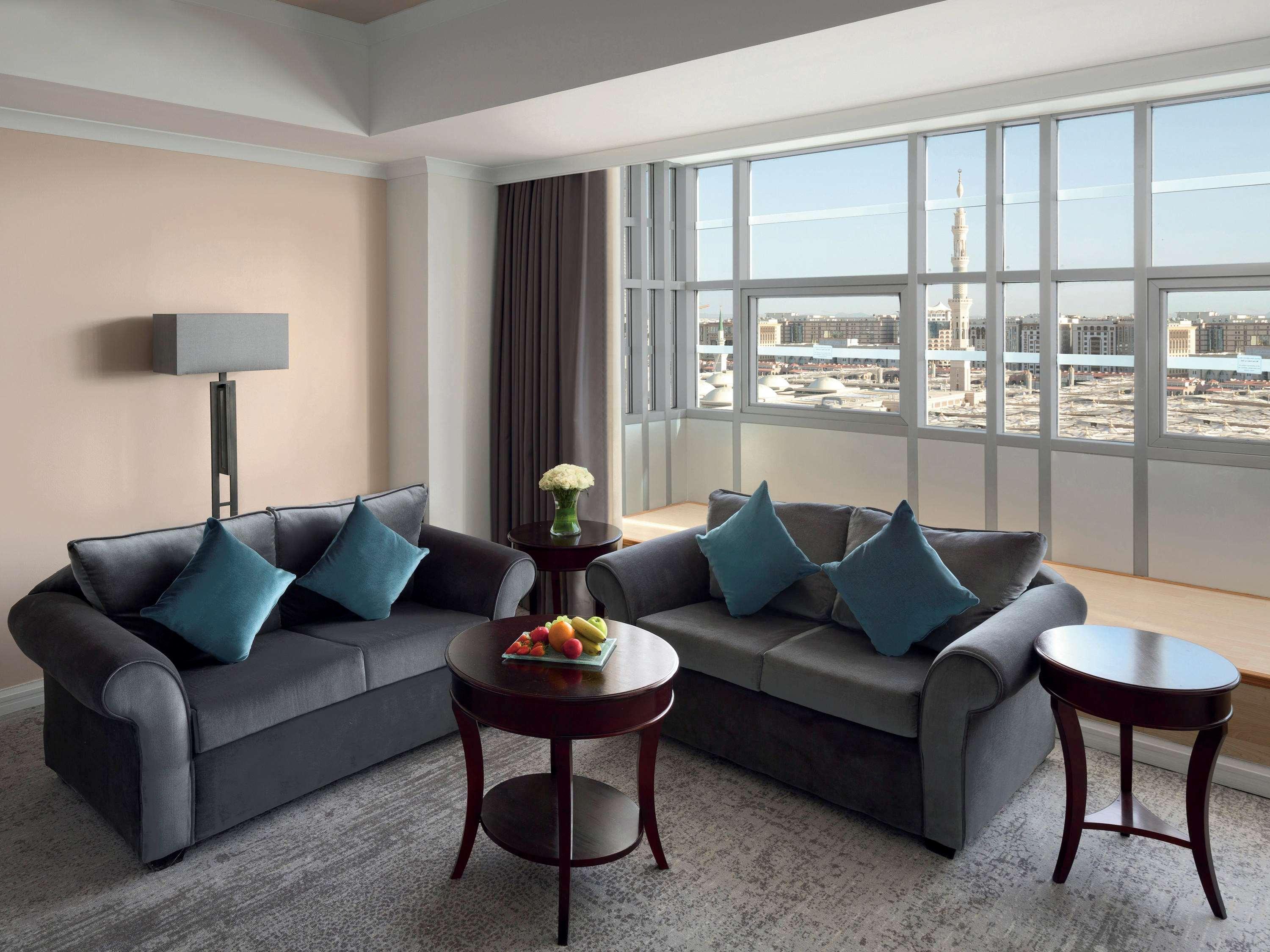 Studio Two Queen Beds