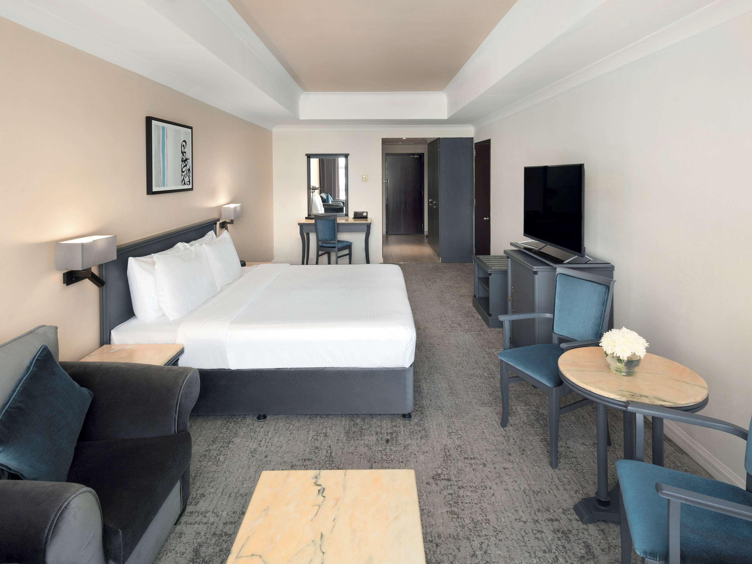 Double Deluxe City View King Bed