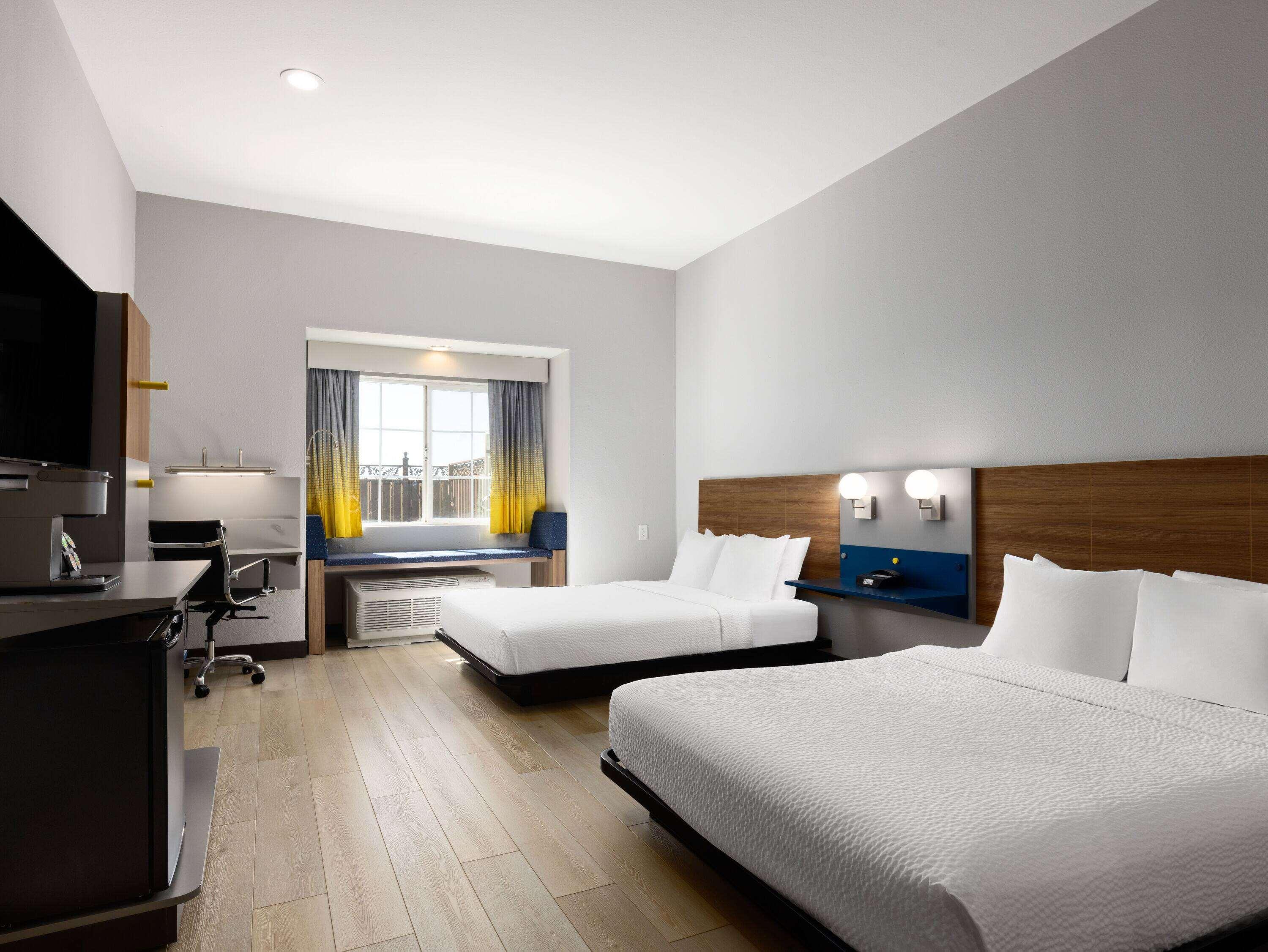 Quadruple Two Queen Beds