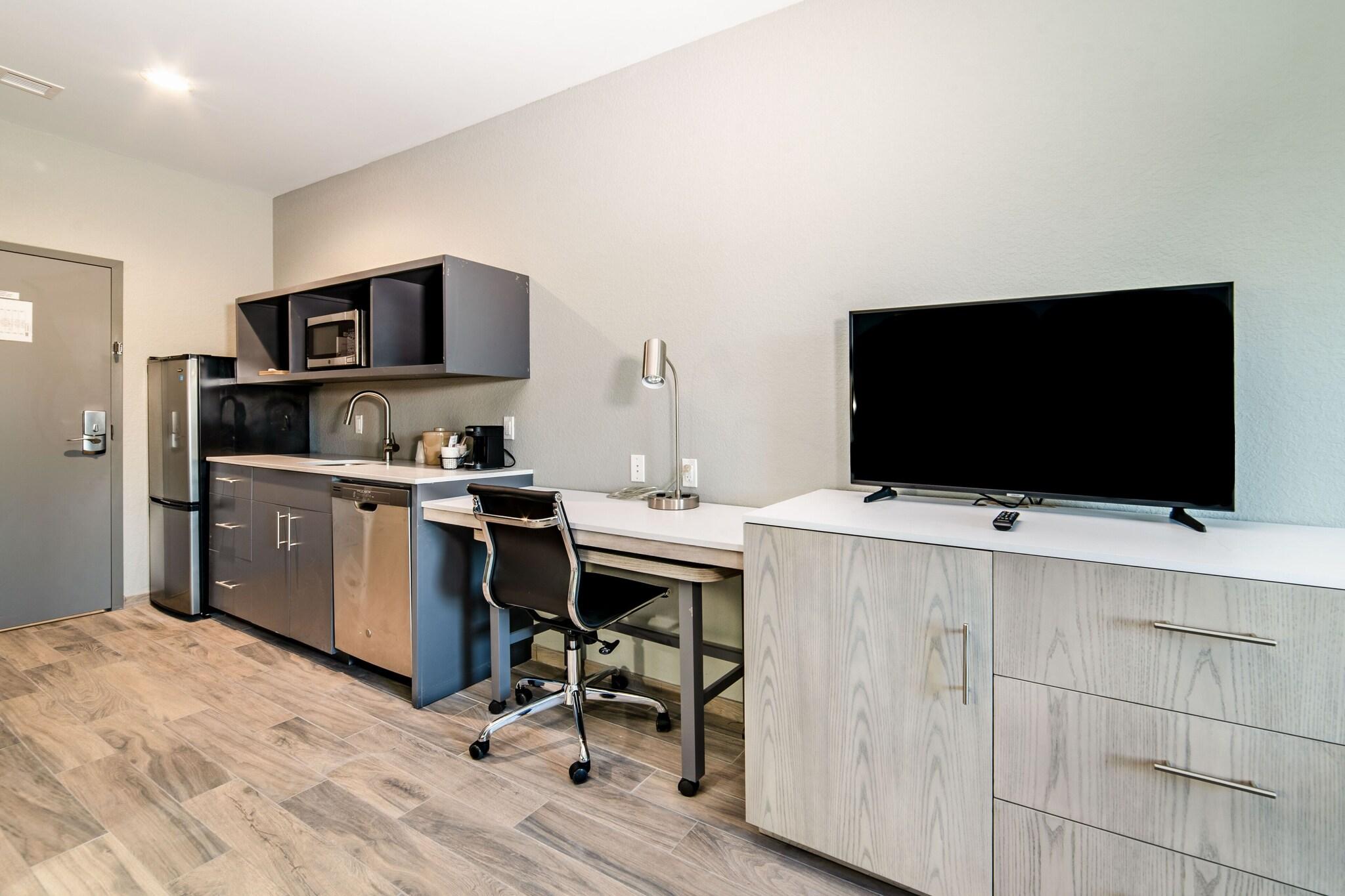 Suite with Kitchenette