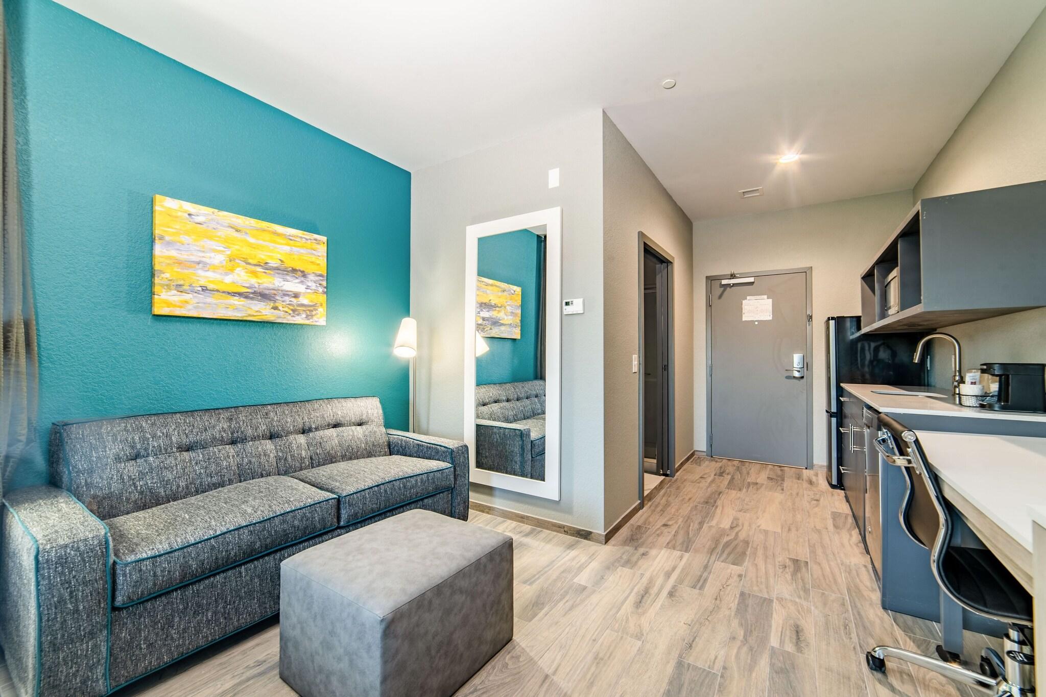 Suite with Kitchenette