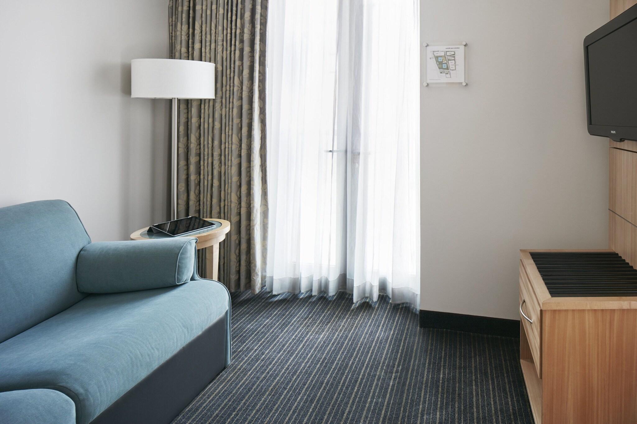 Suite Queen Size Bed