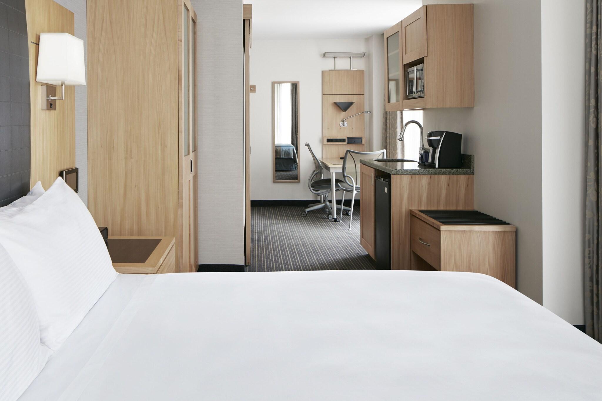 Double Superior Queen Bed