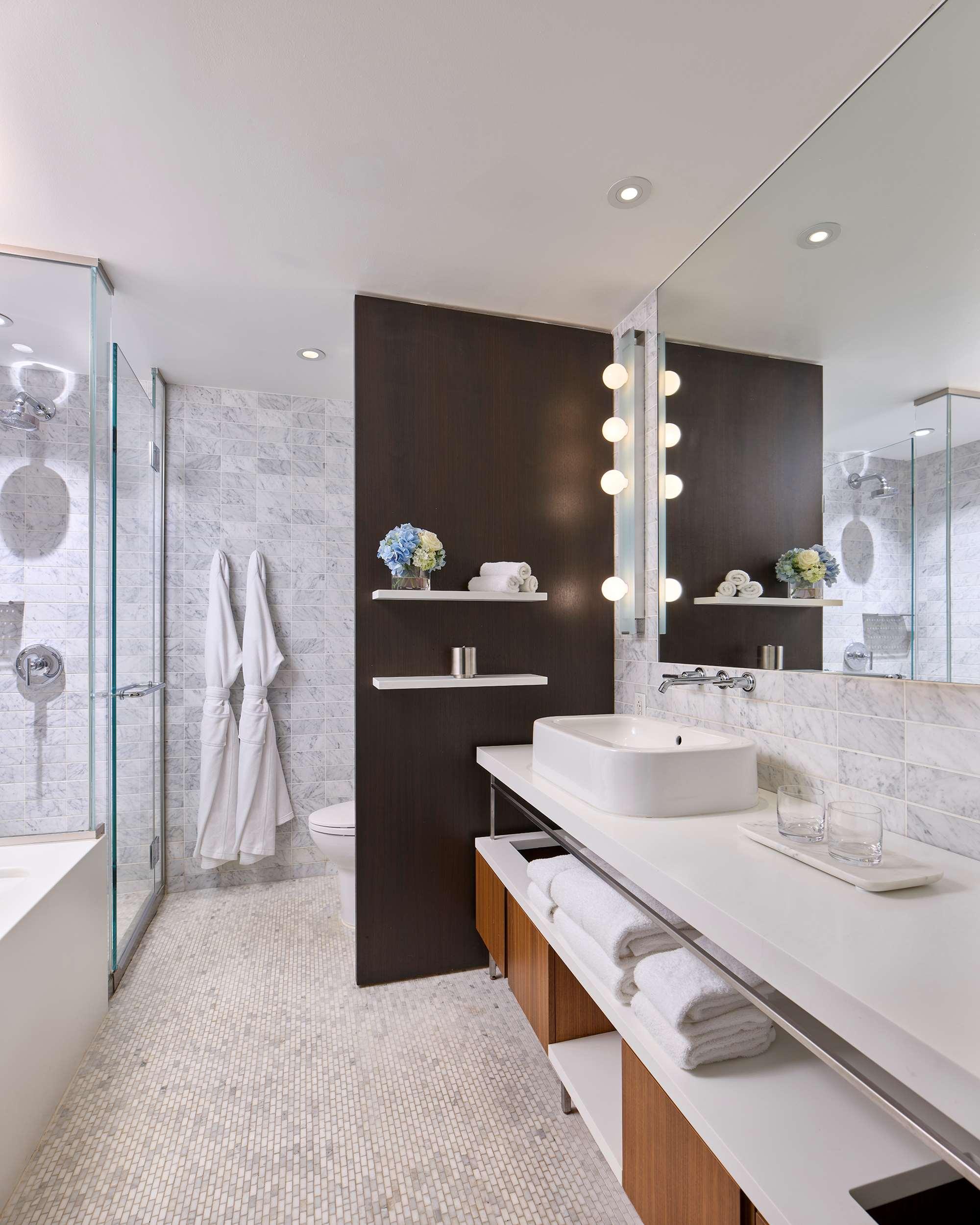 Double Deluxe King Bed