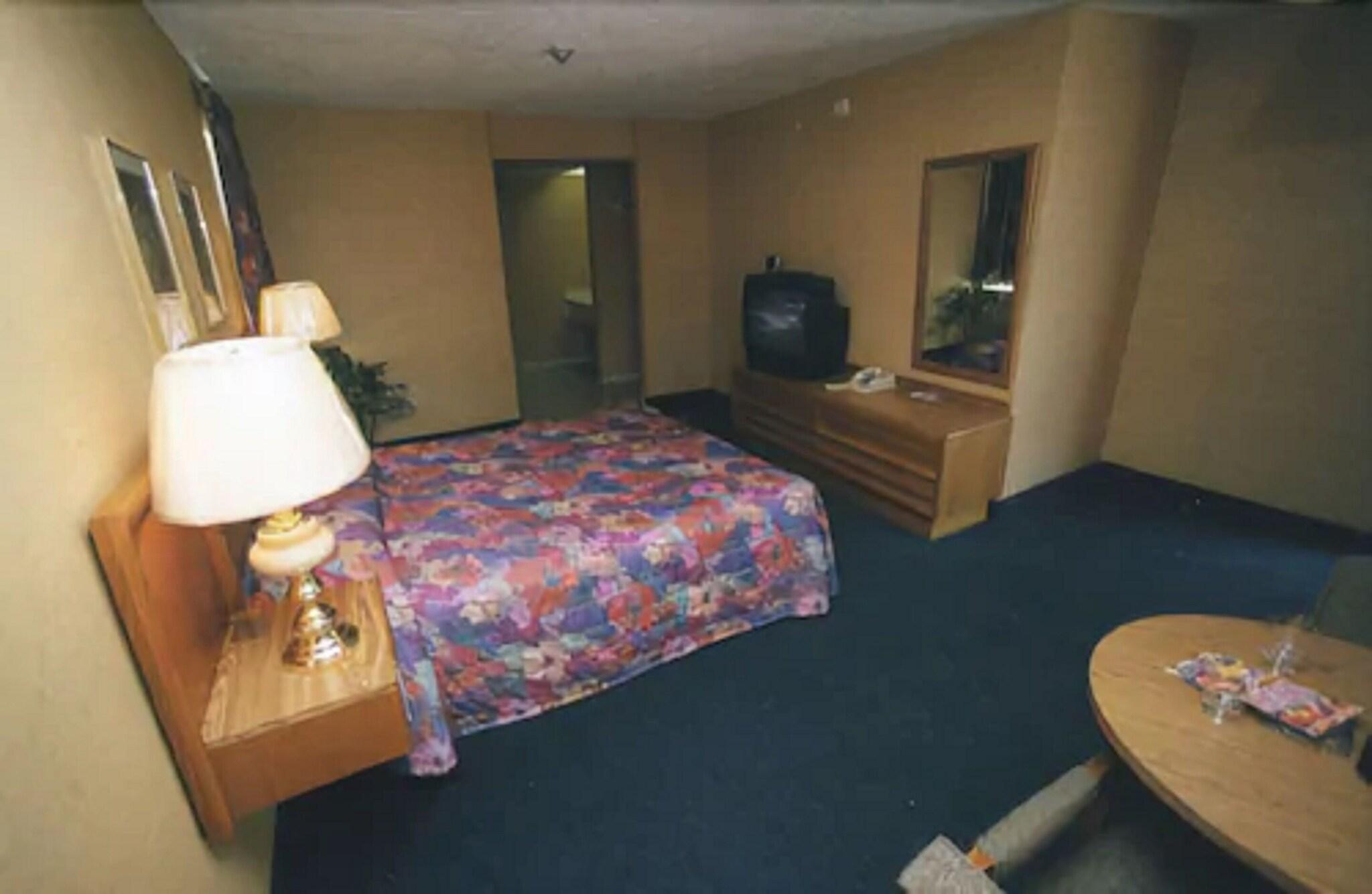 Double Classic Queen Bed