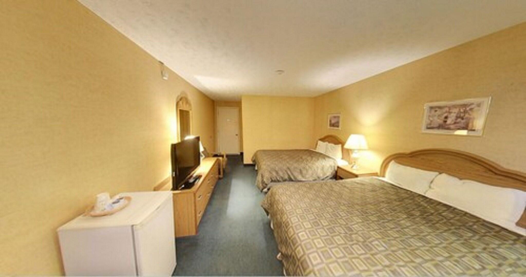 Double Deluxe Two Queen Beds