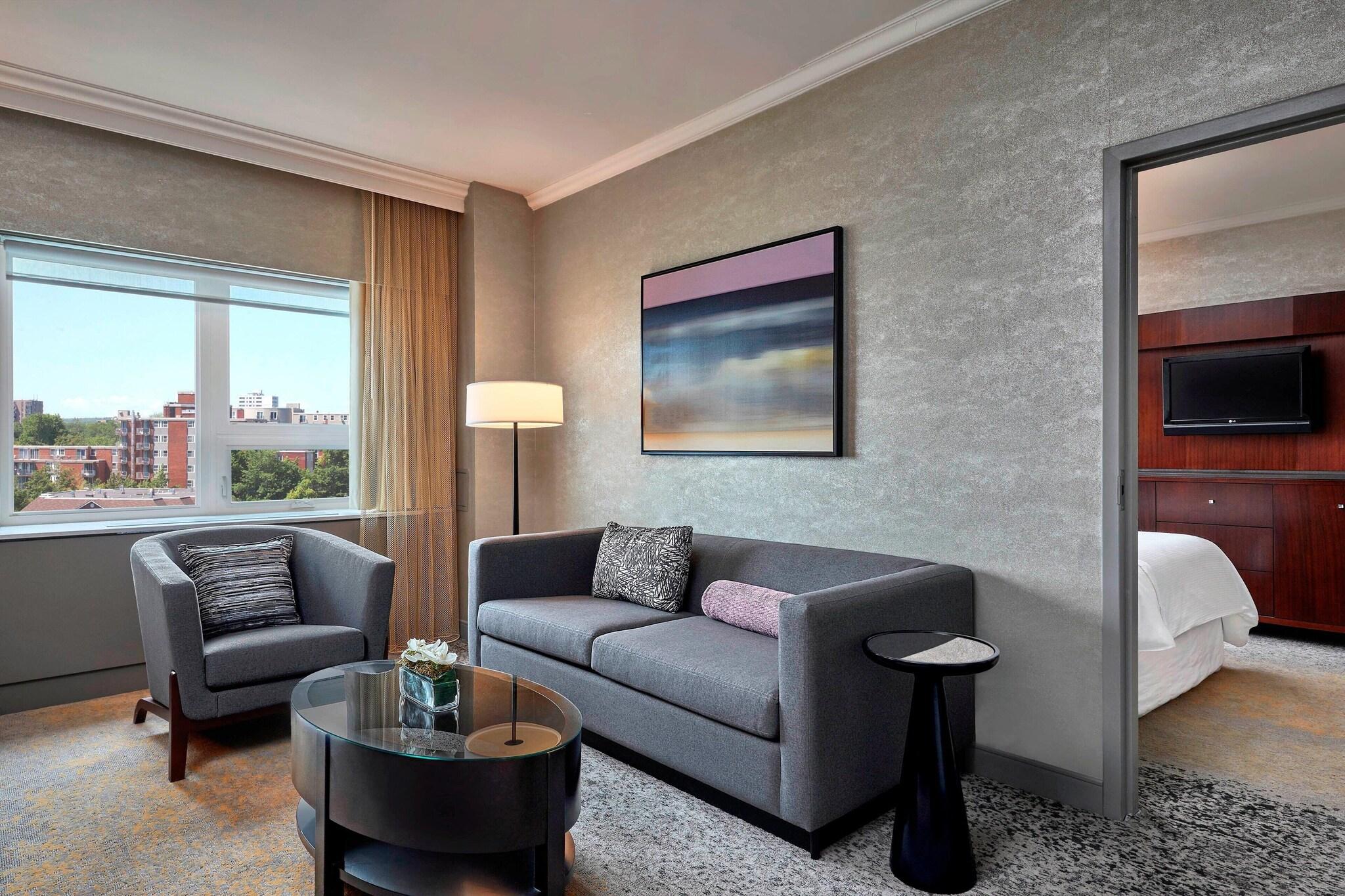 Studio City View King Bed