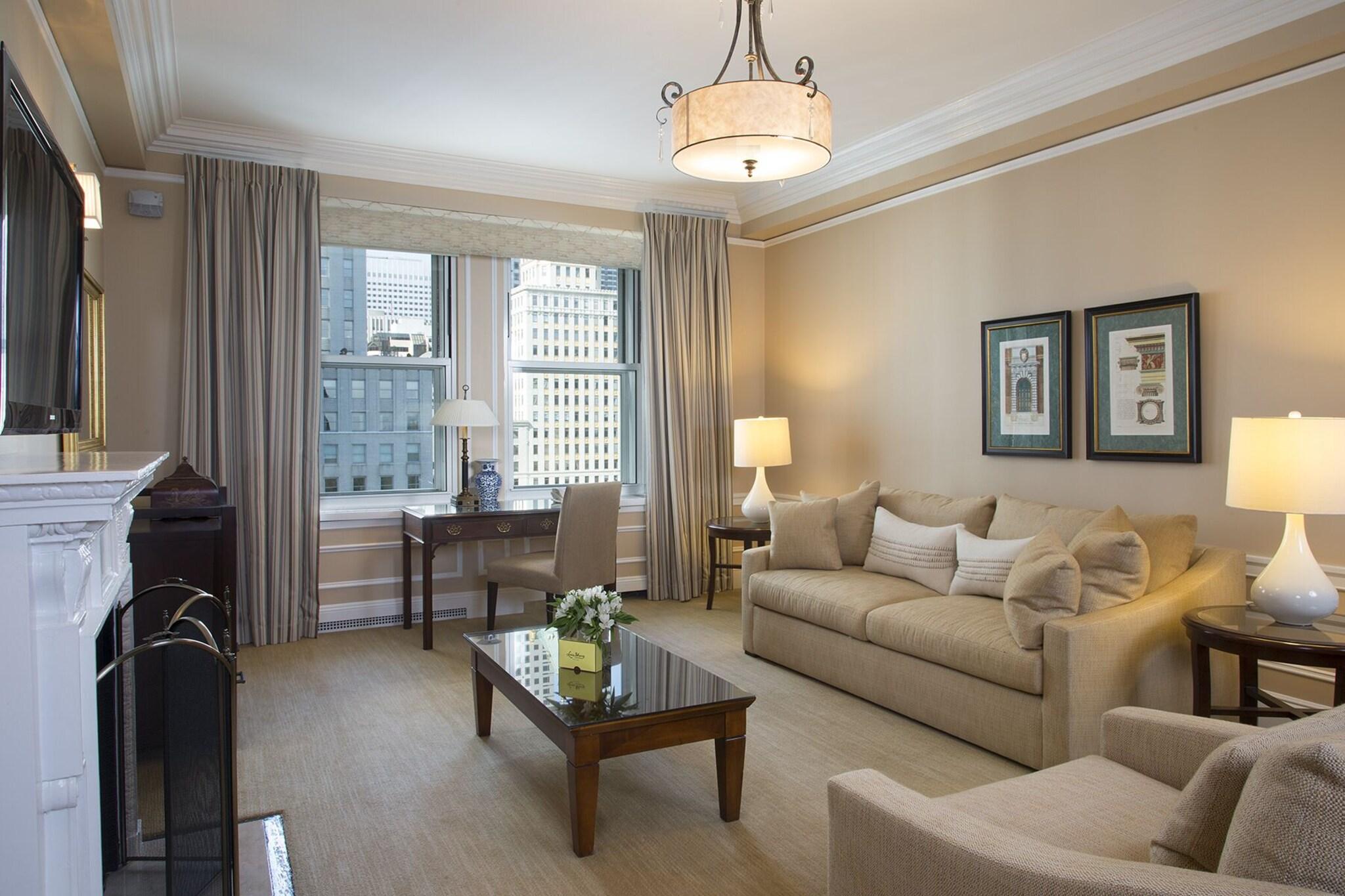 Suite City View King Bed