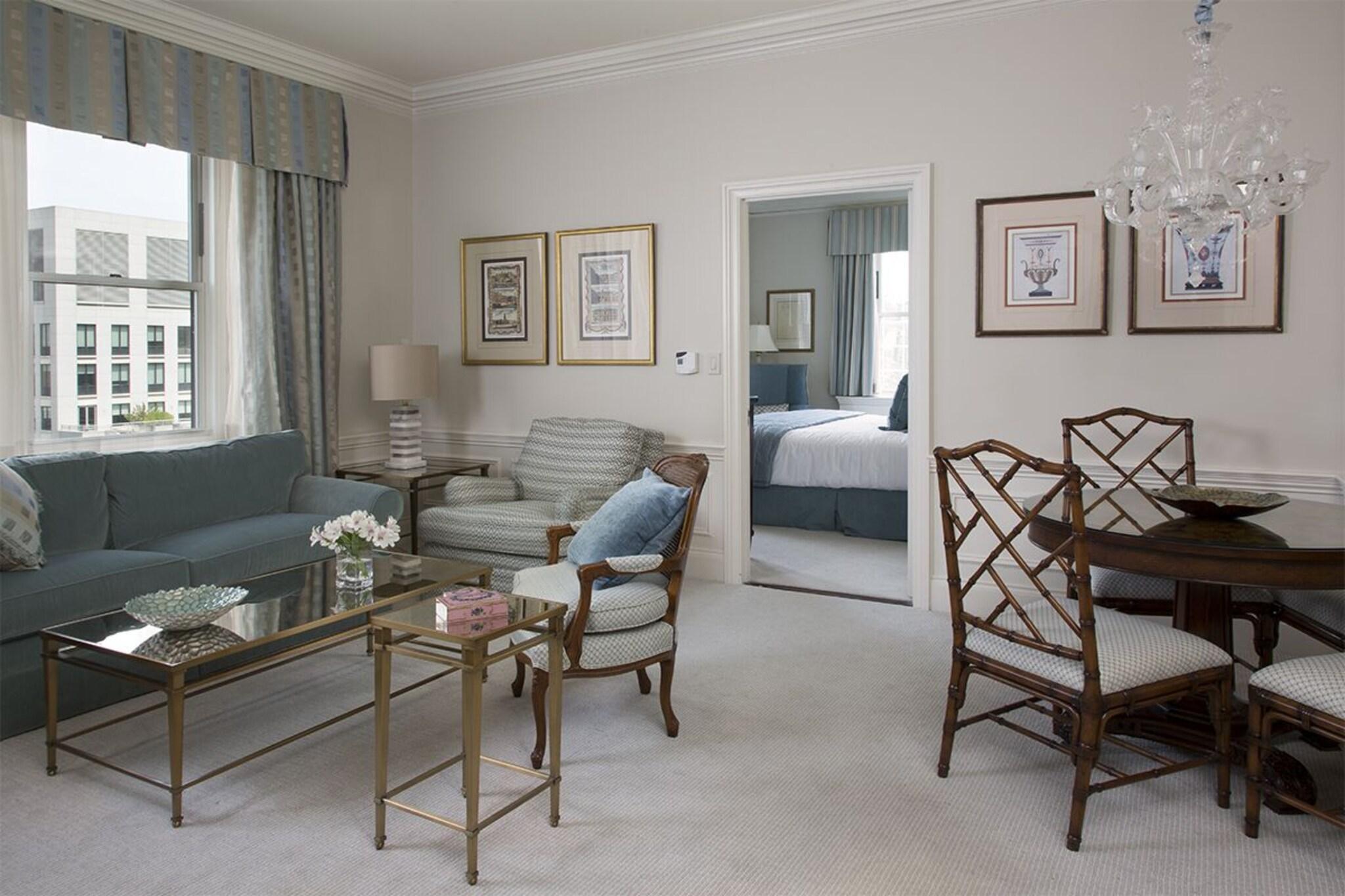 Suite City View King Bed