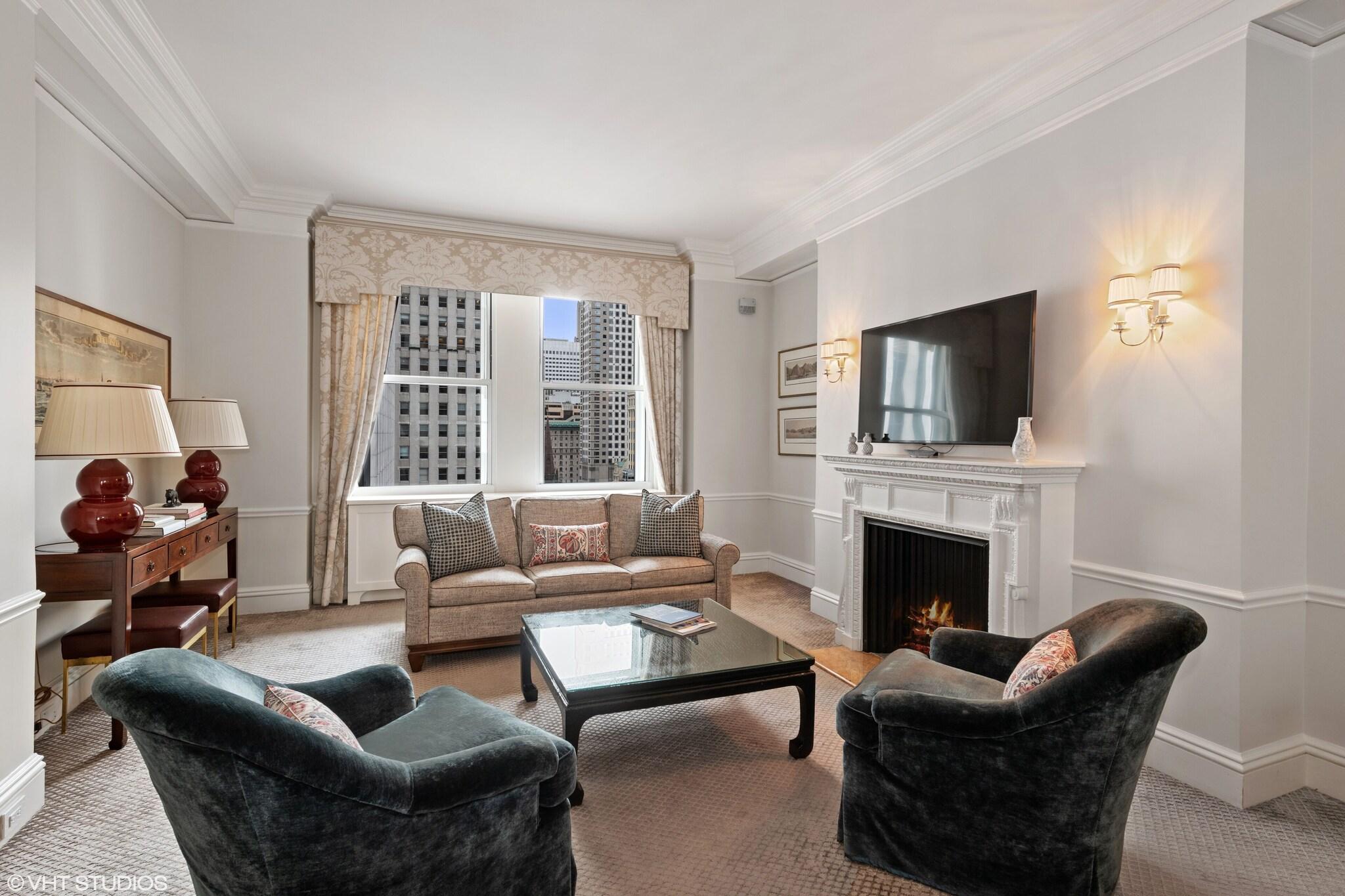 Suite City View King Bed