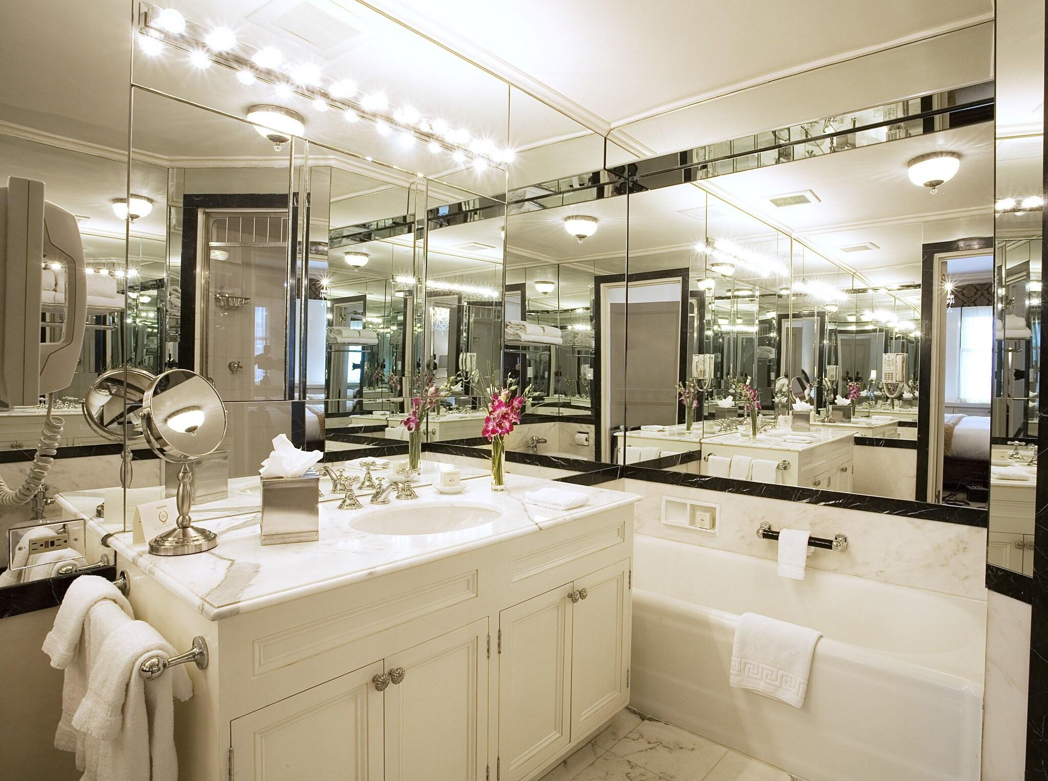 Suite City View King Bed