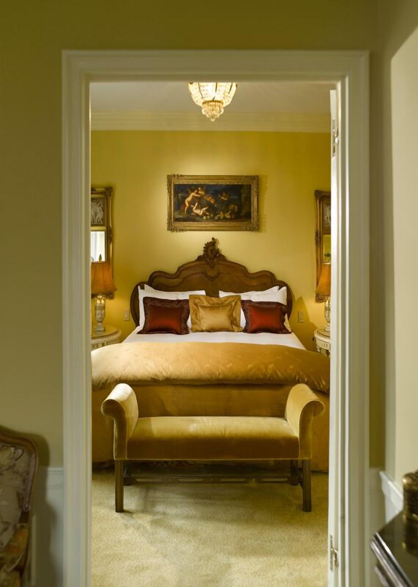 Suite City View King Bed