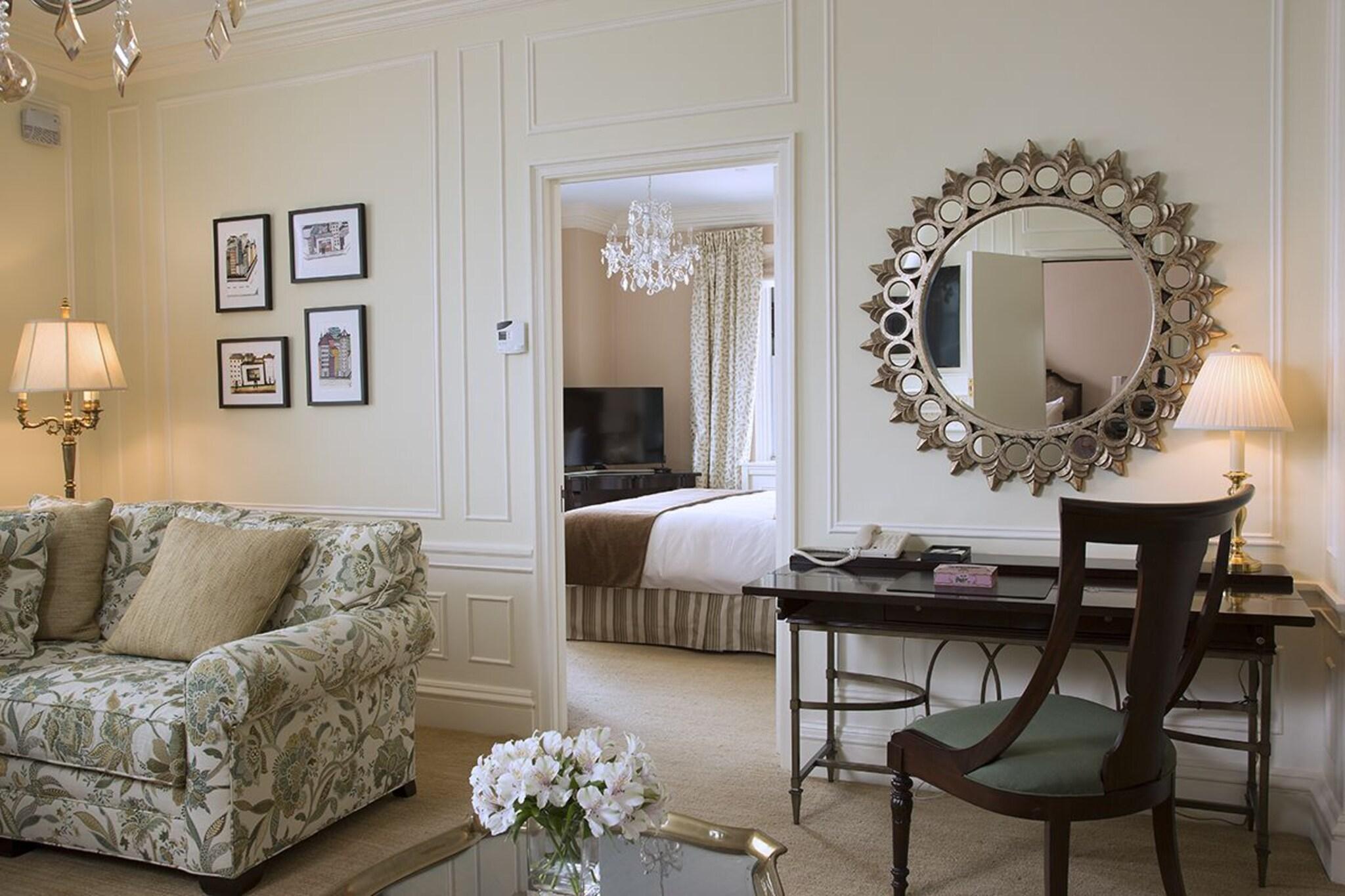 Suite City View King Bed