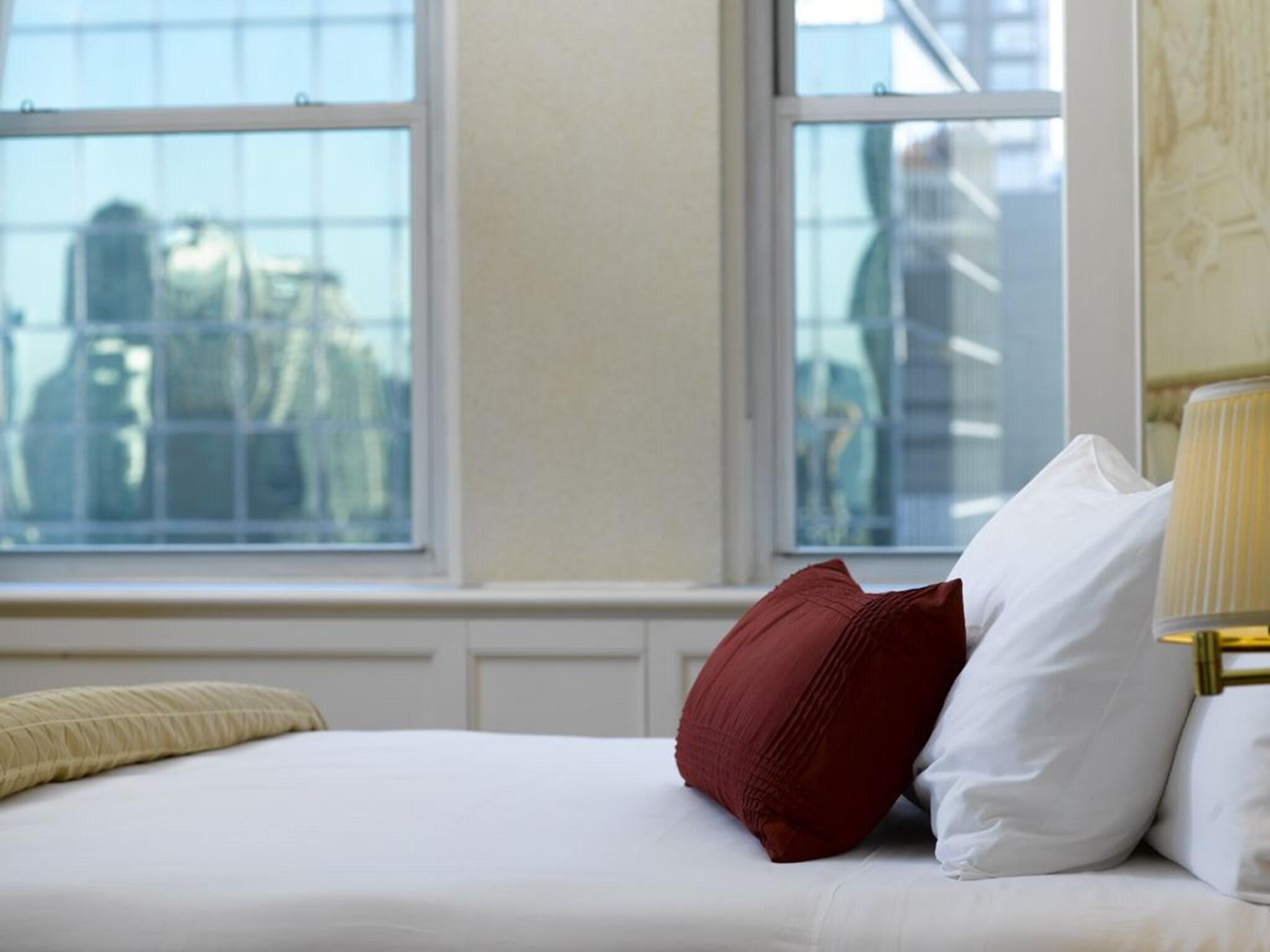 Suite City View King Bed