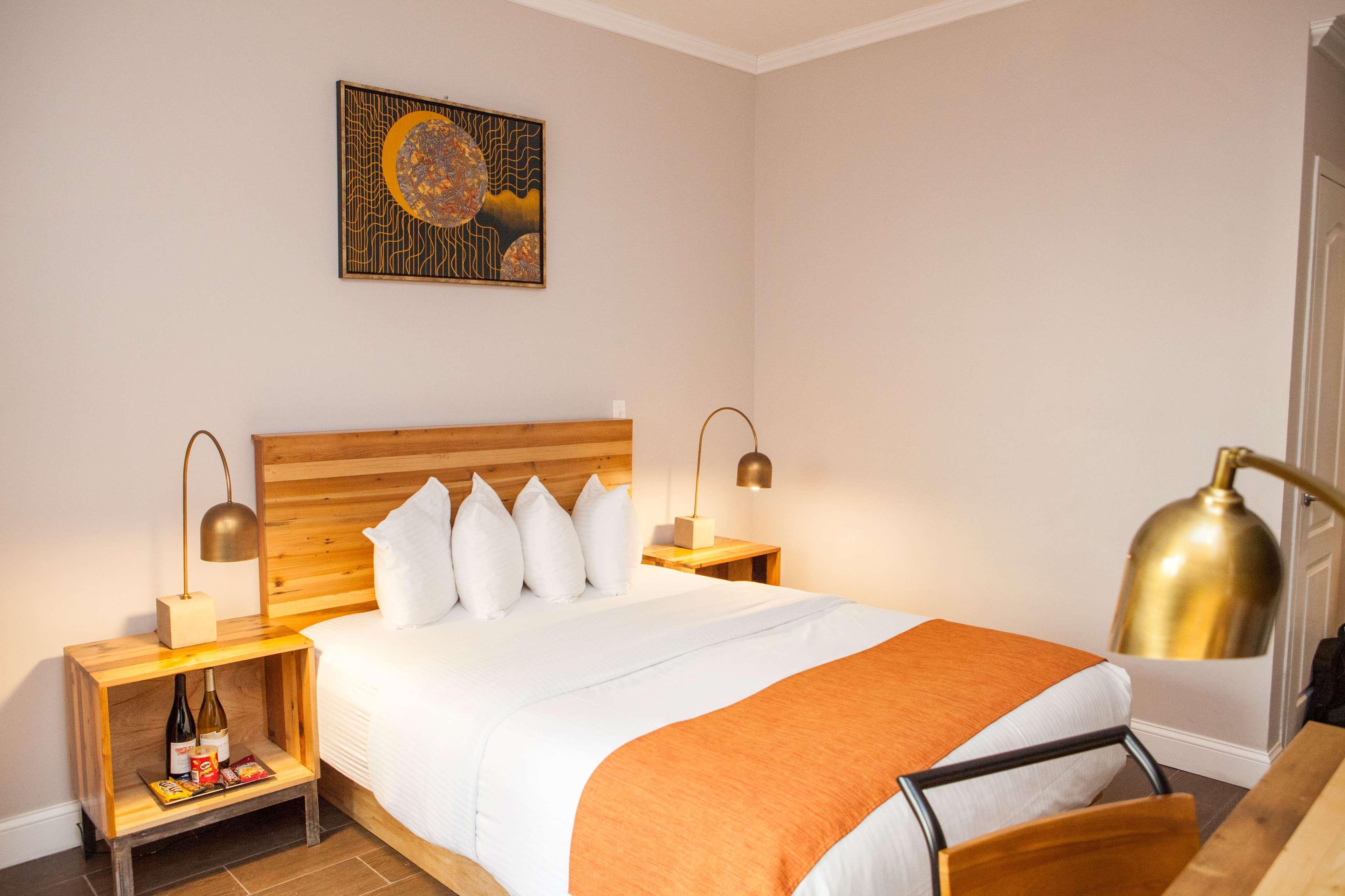 Double Deluxe Queen Bed