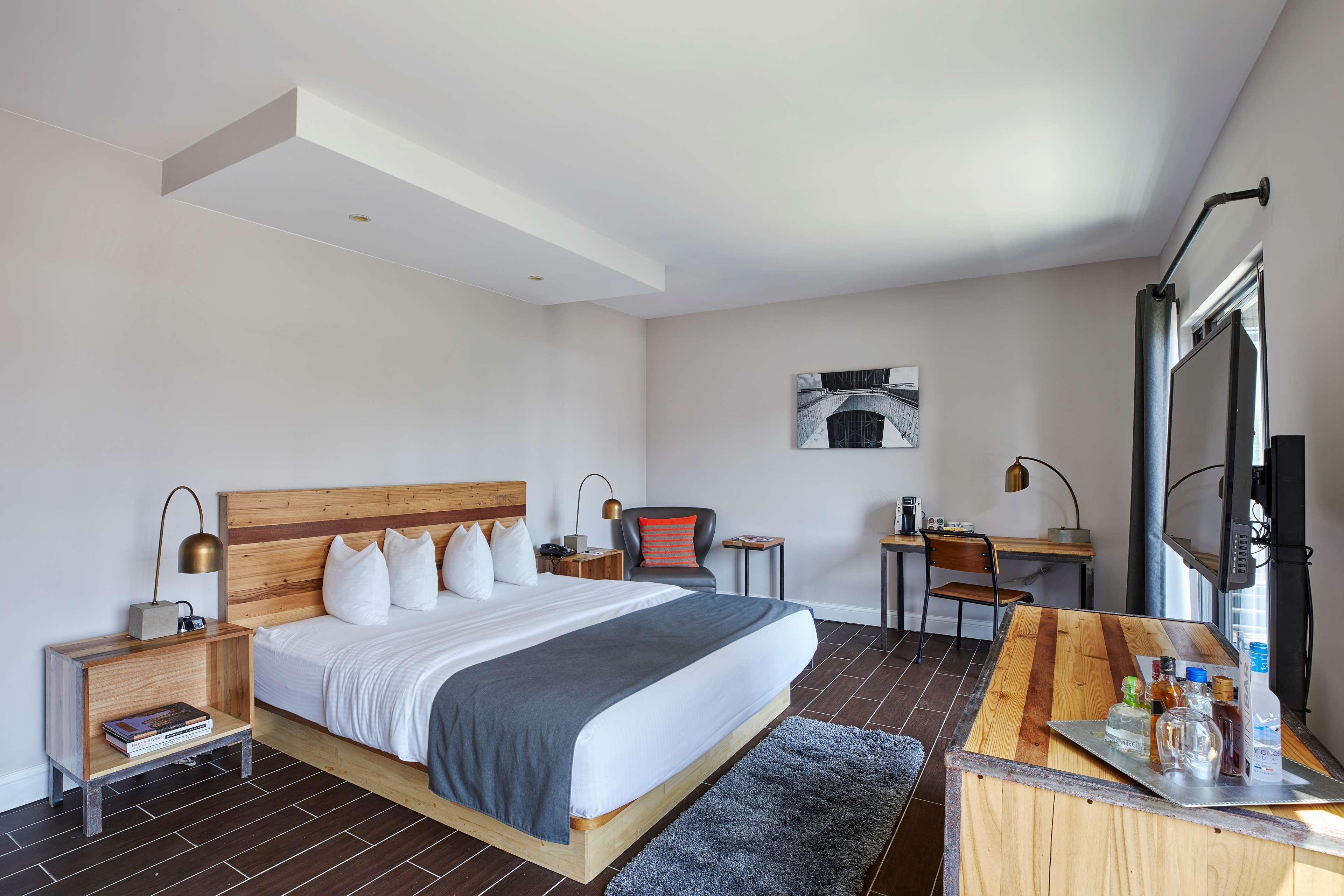 Double Deluxe King Bed