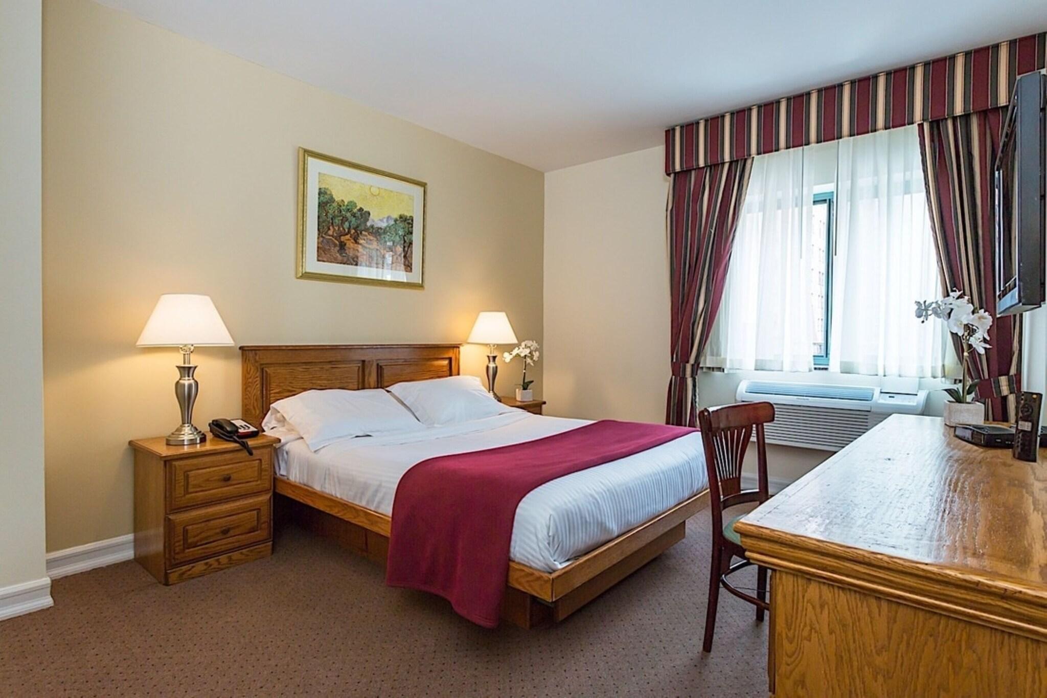 Double Deluxe Queen Bed