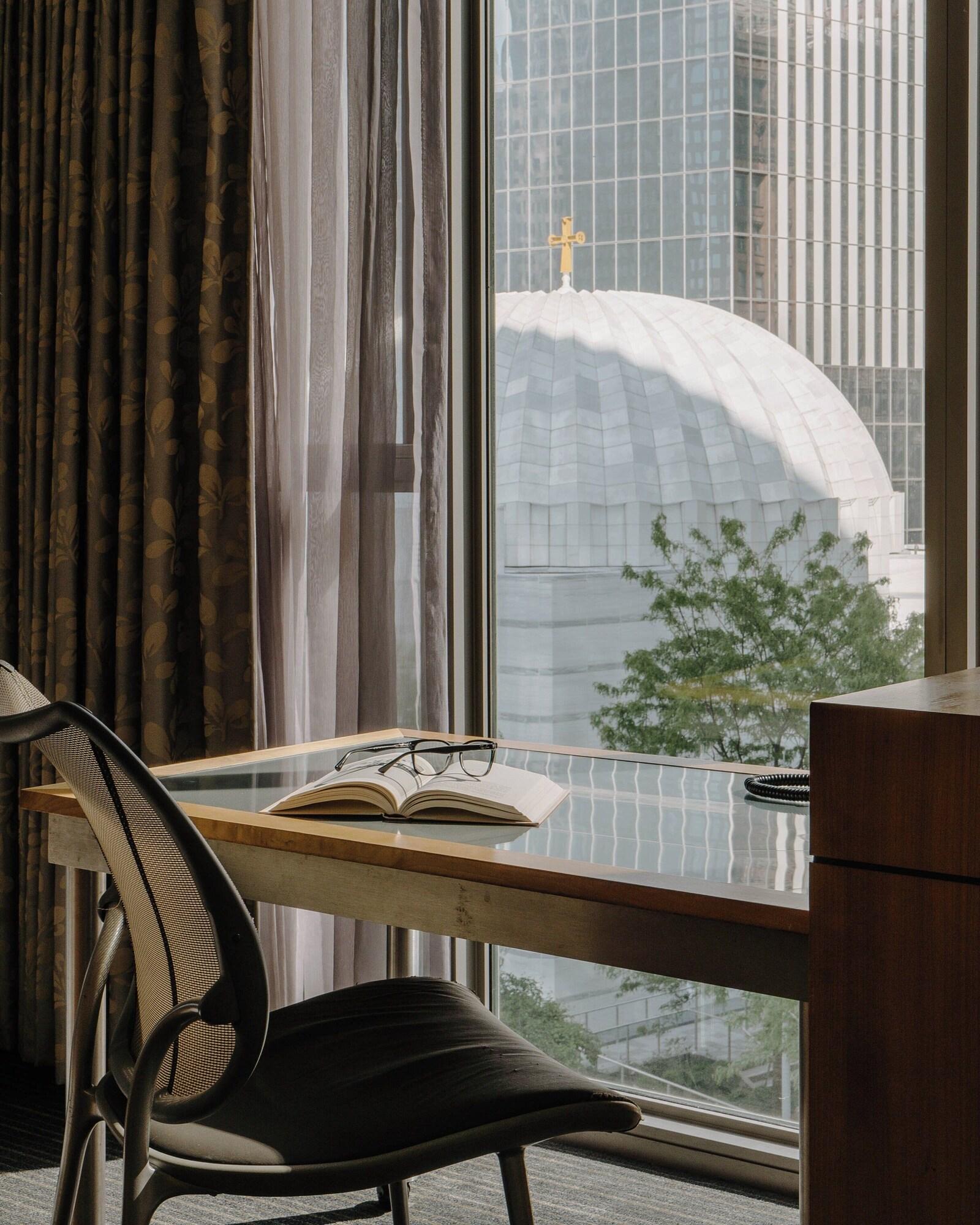 Suite Queen Size Bed