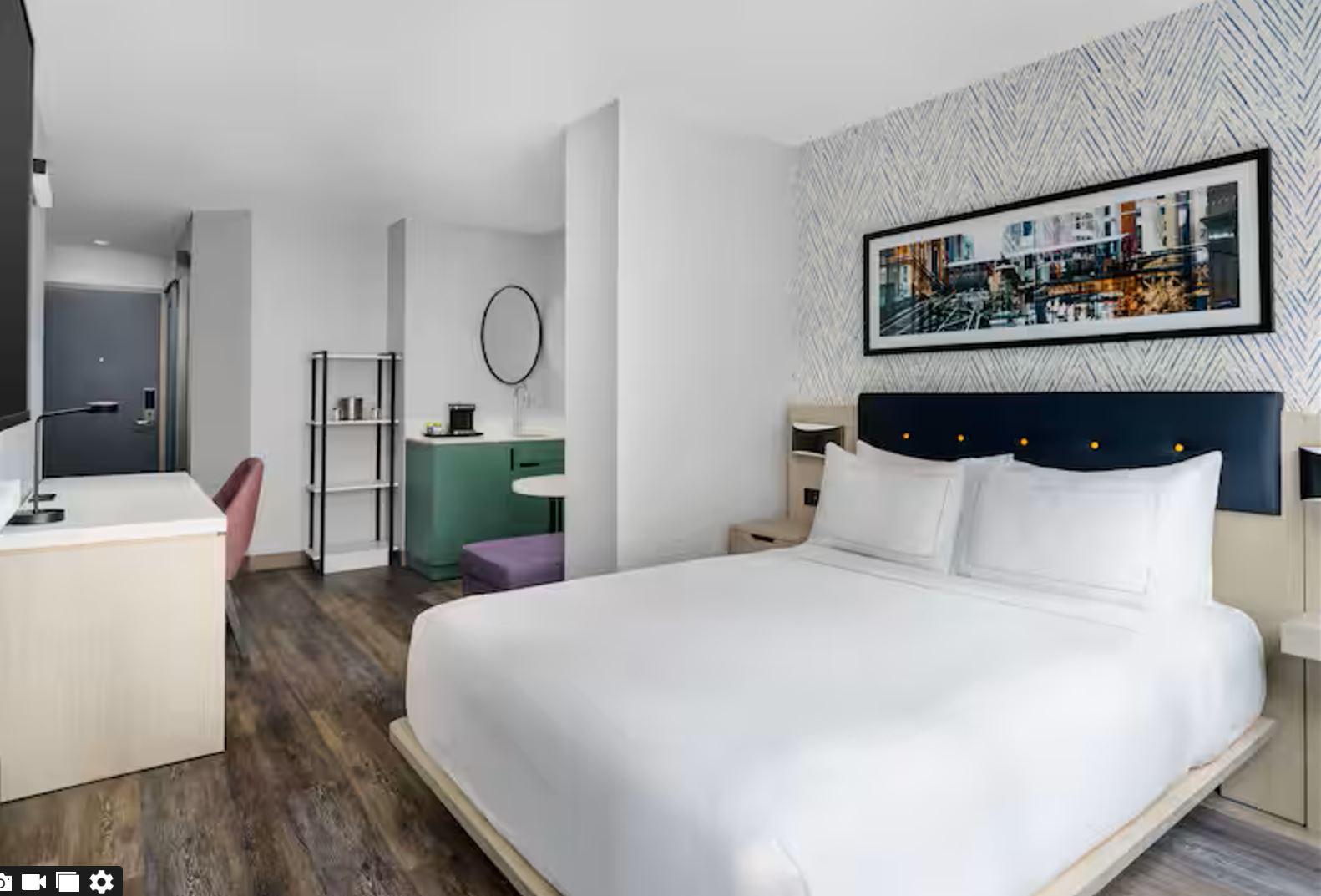 Double Deluxe Queen Bed