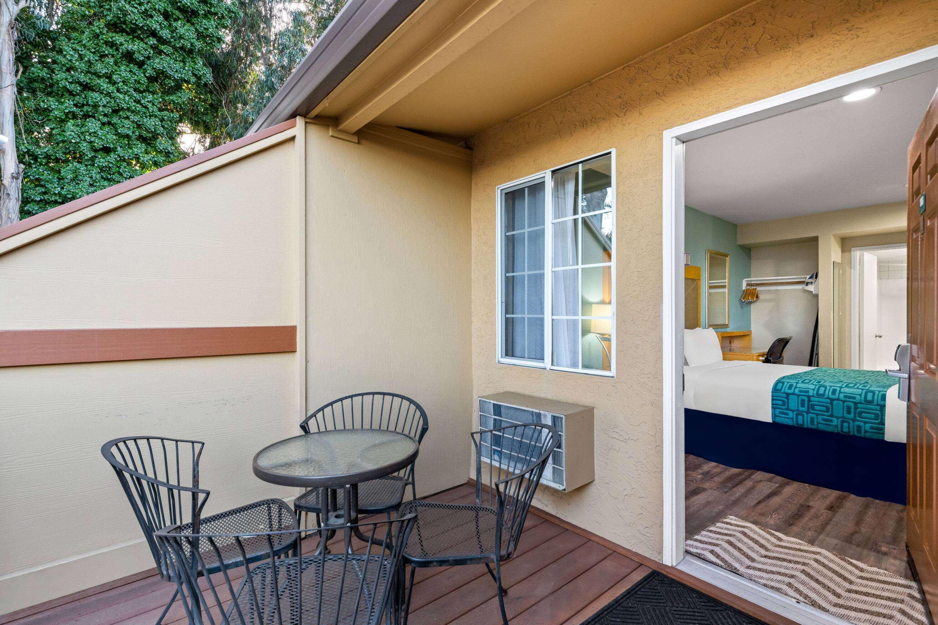 Room Business Queen Bed