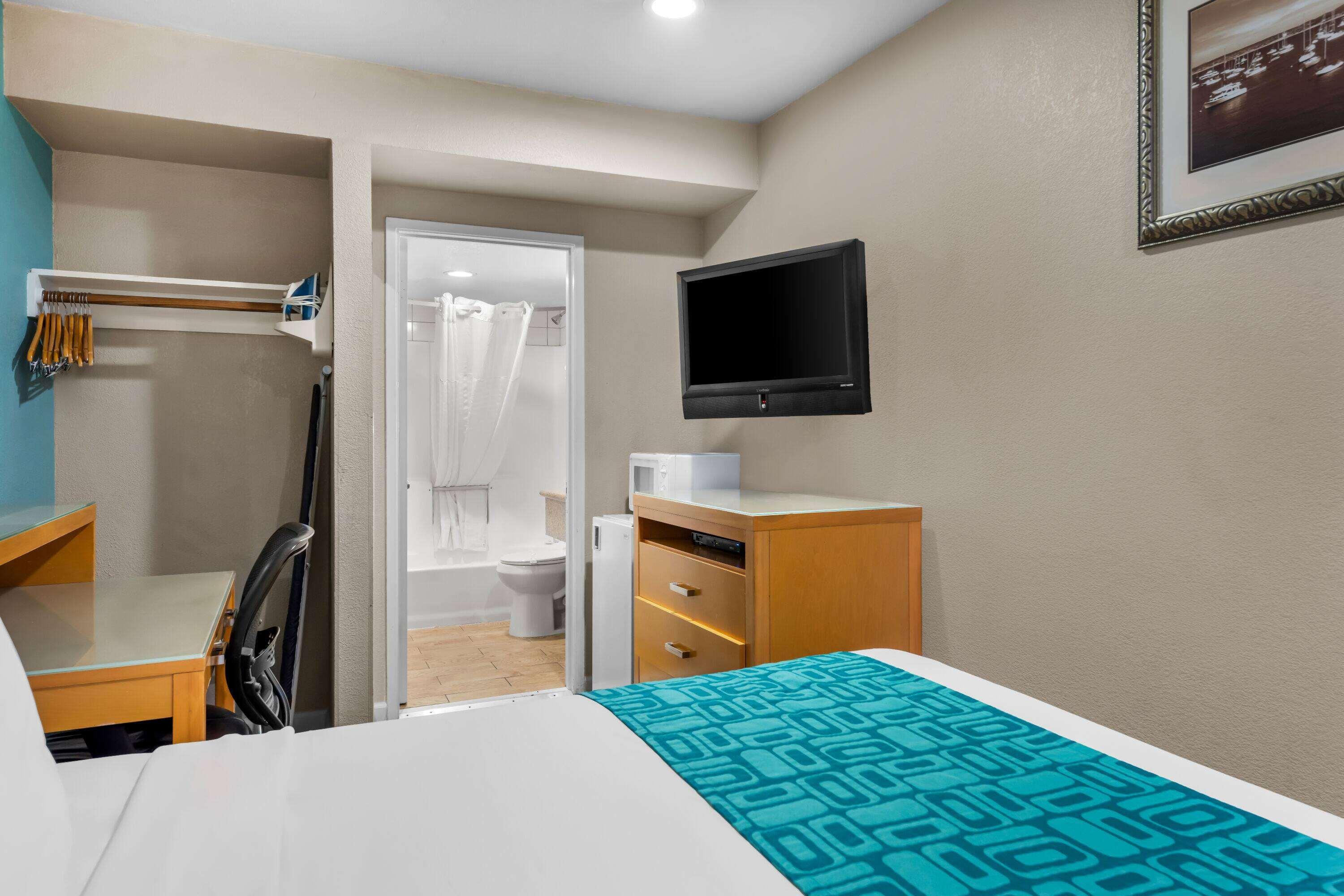 Room Business Queen Bed