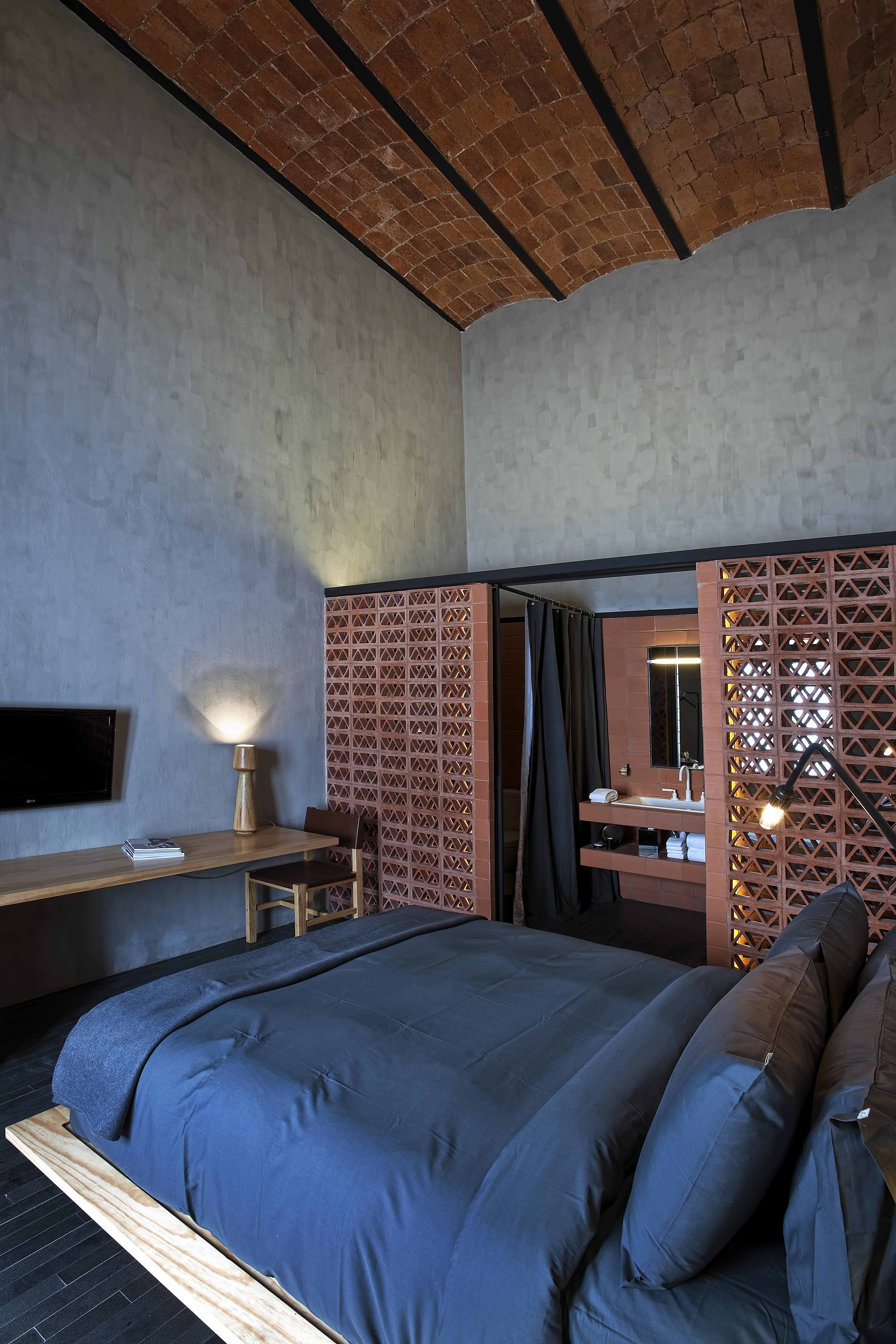 Single Queen Size Bed