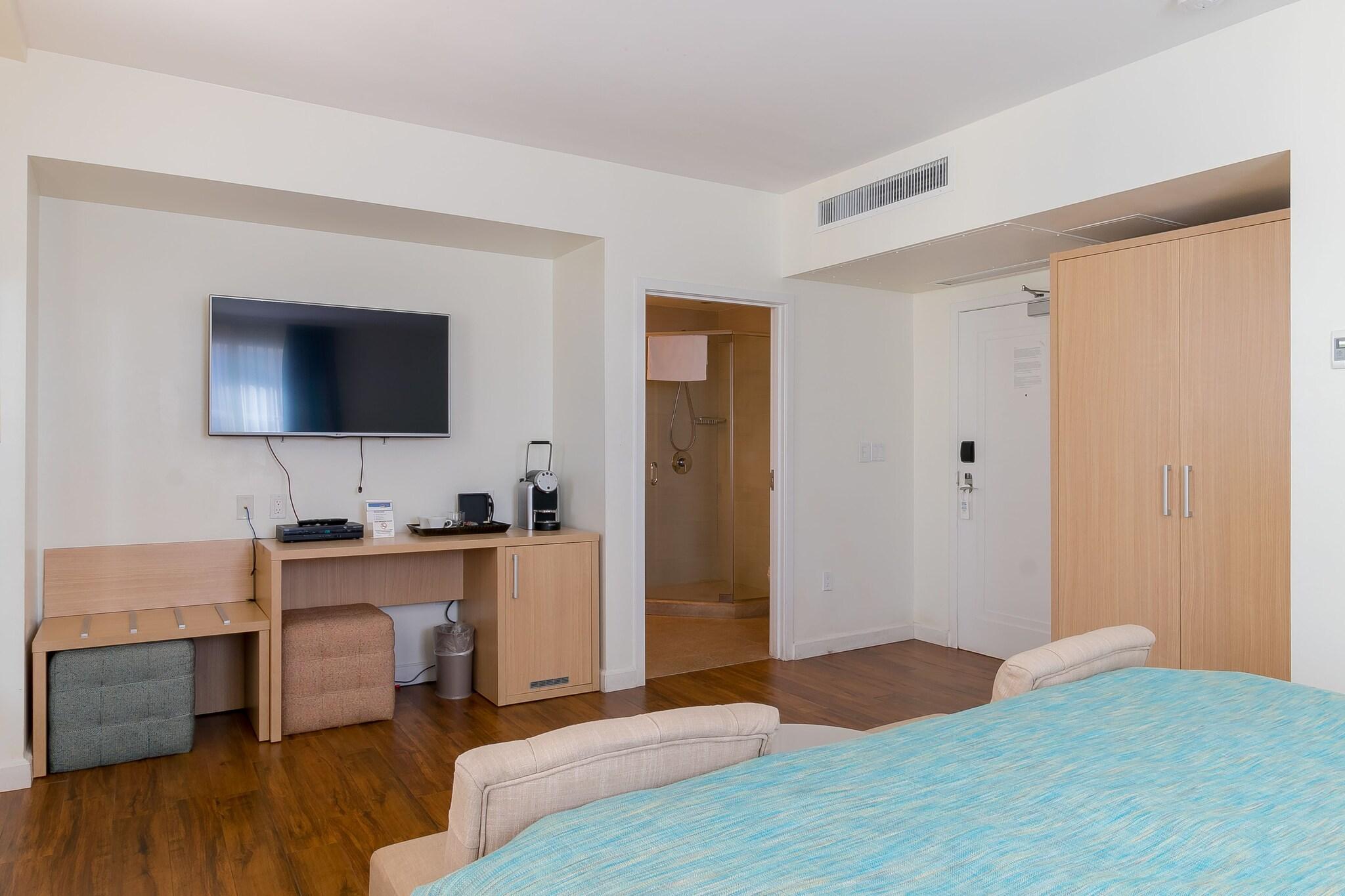 Double Deluxe King Bed