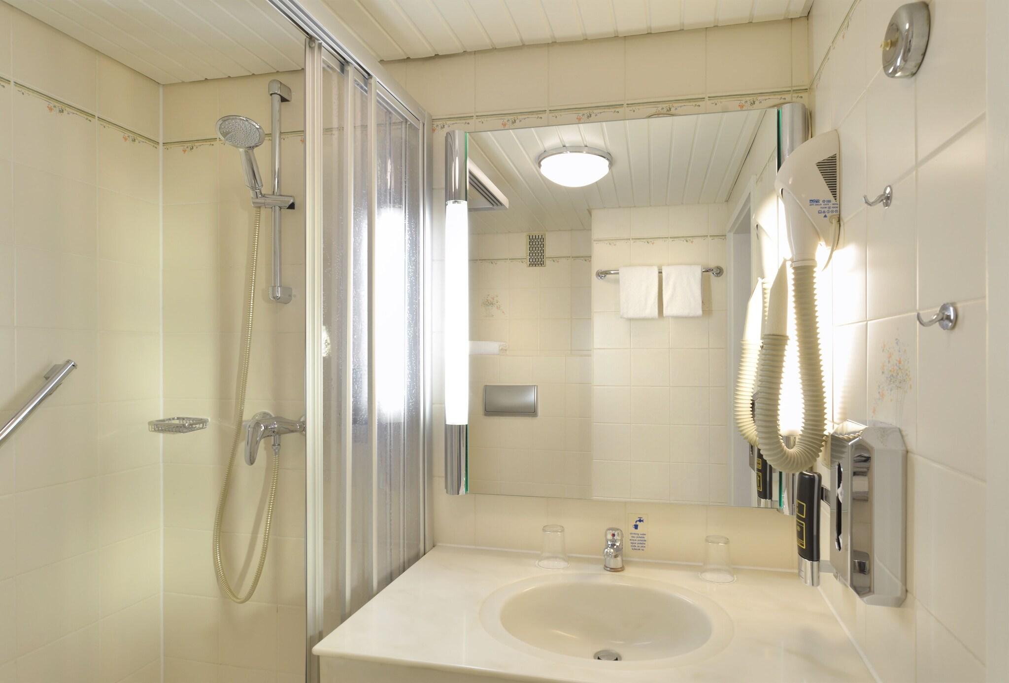 Single No Air Conditioning