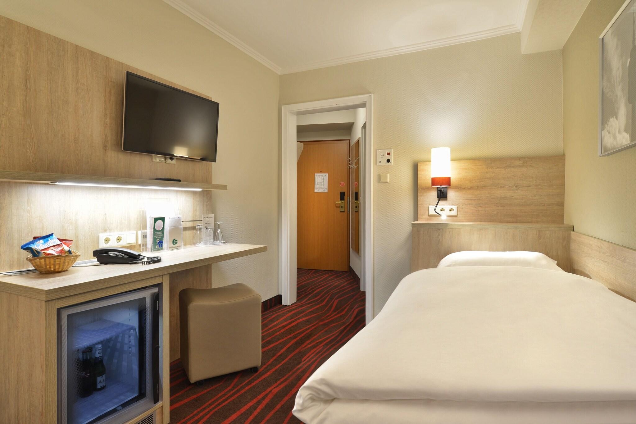 Single No Air Conditioning