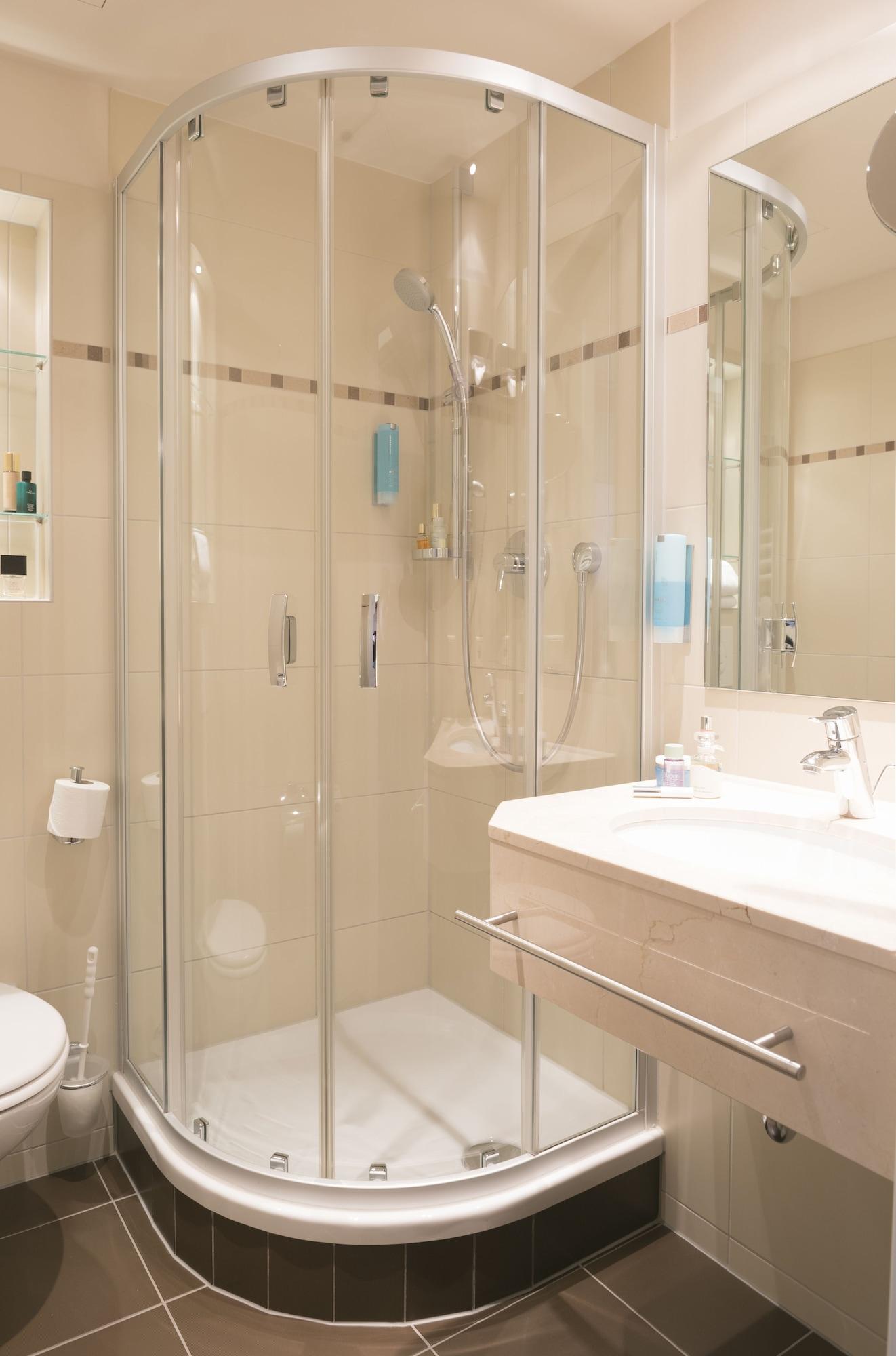 Double or Twin with Double Bed